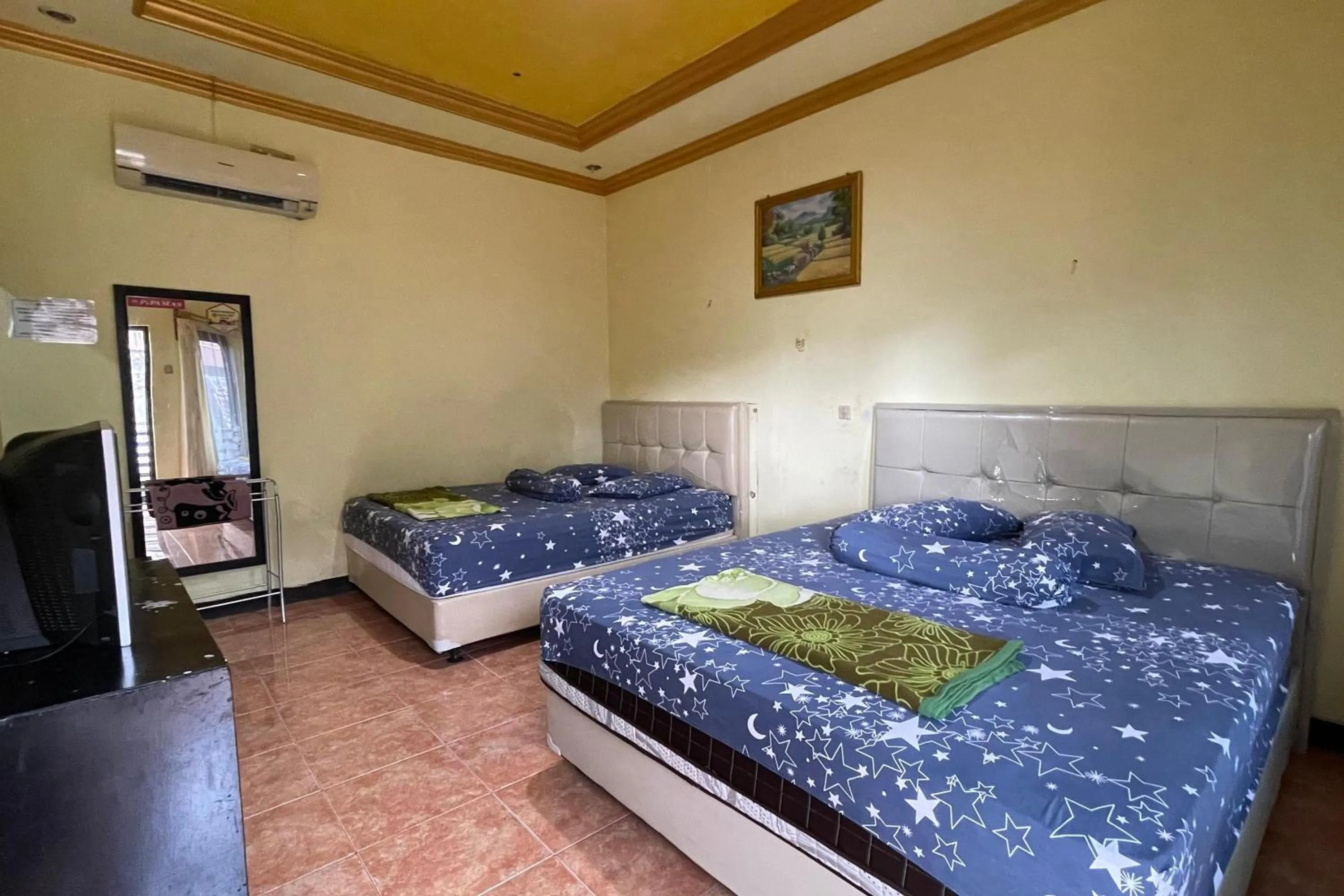 Bedroom, Bed in Hotel Malinda Pangandaran