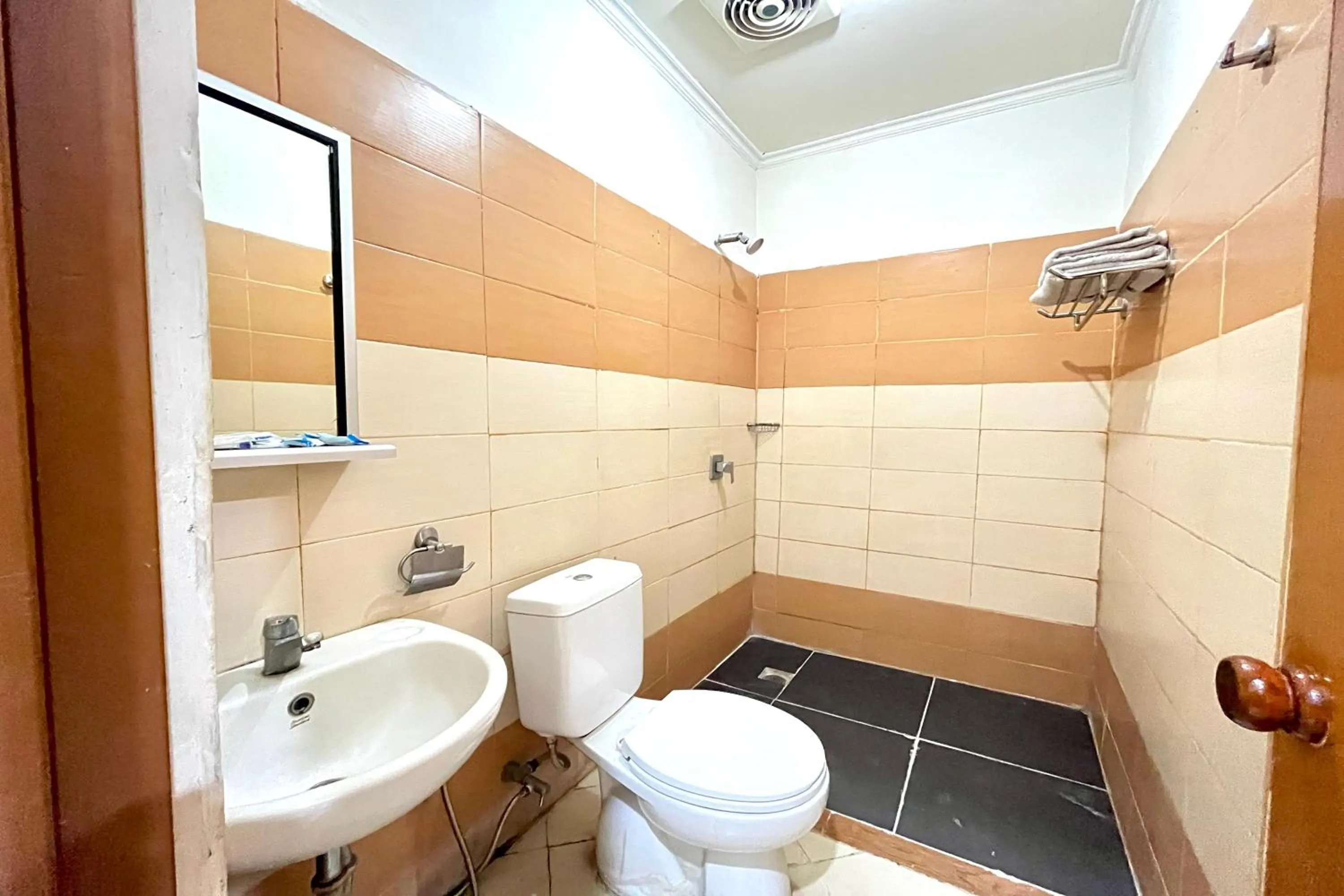 Bathroom in Maison Hotel Bukittinggi