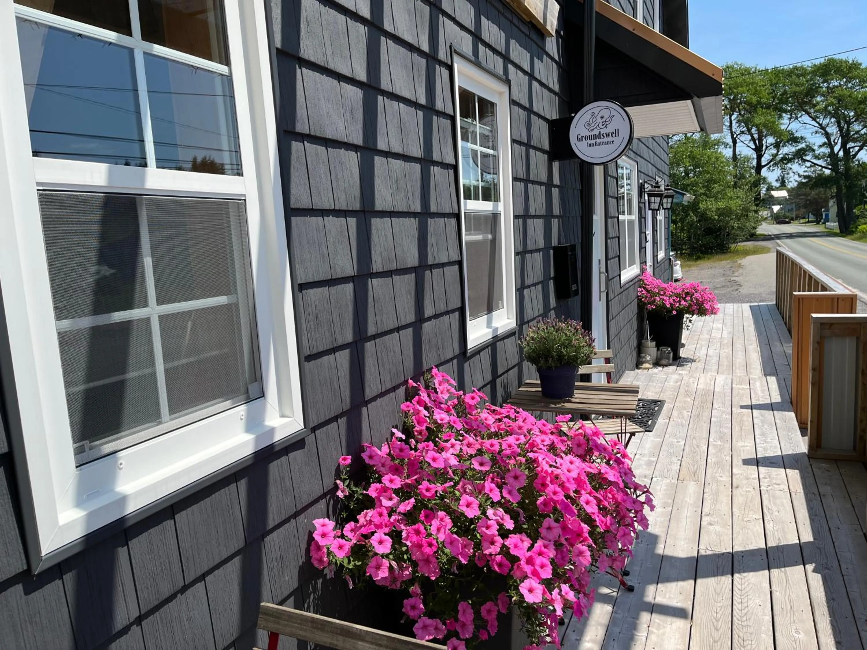 Groundswell Pub & Inn