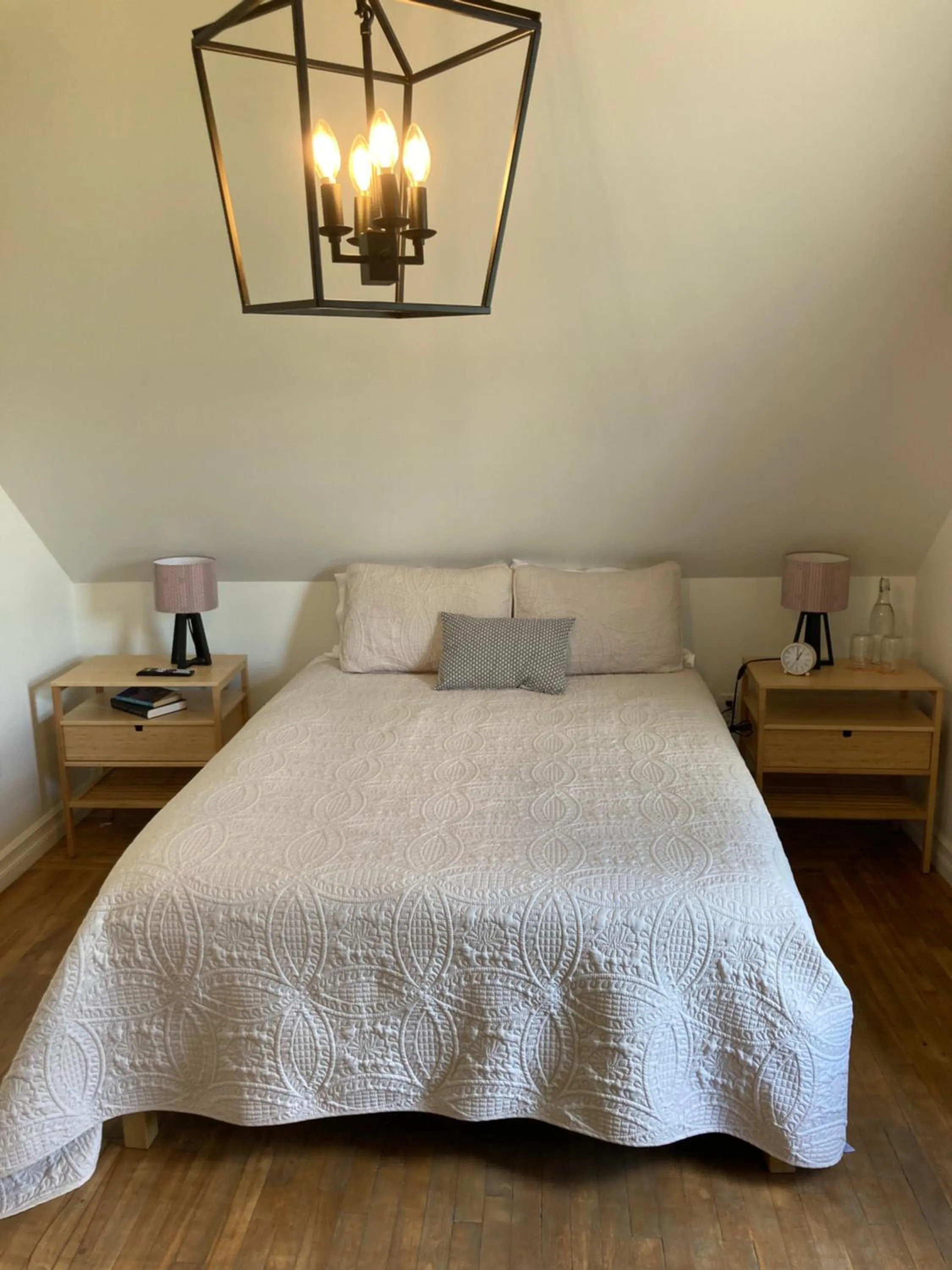 Bed in Groundswell Pub & Inn