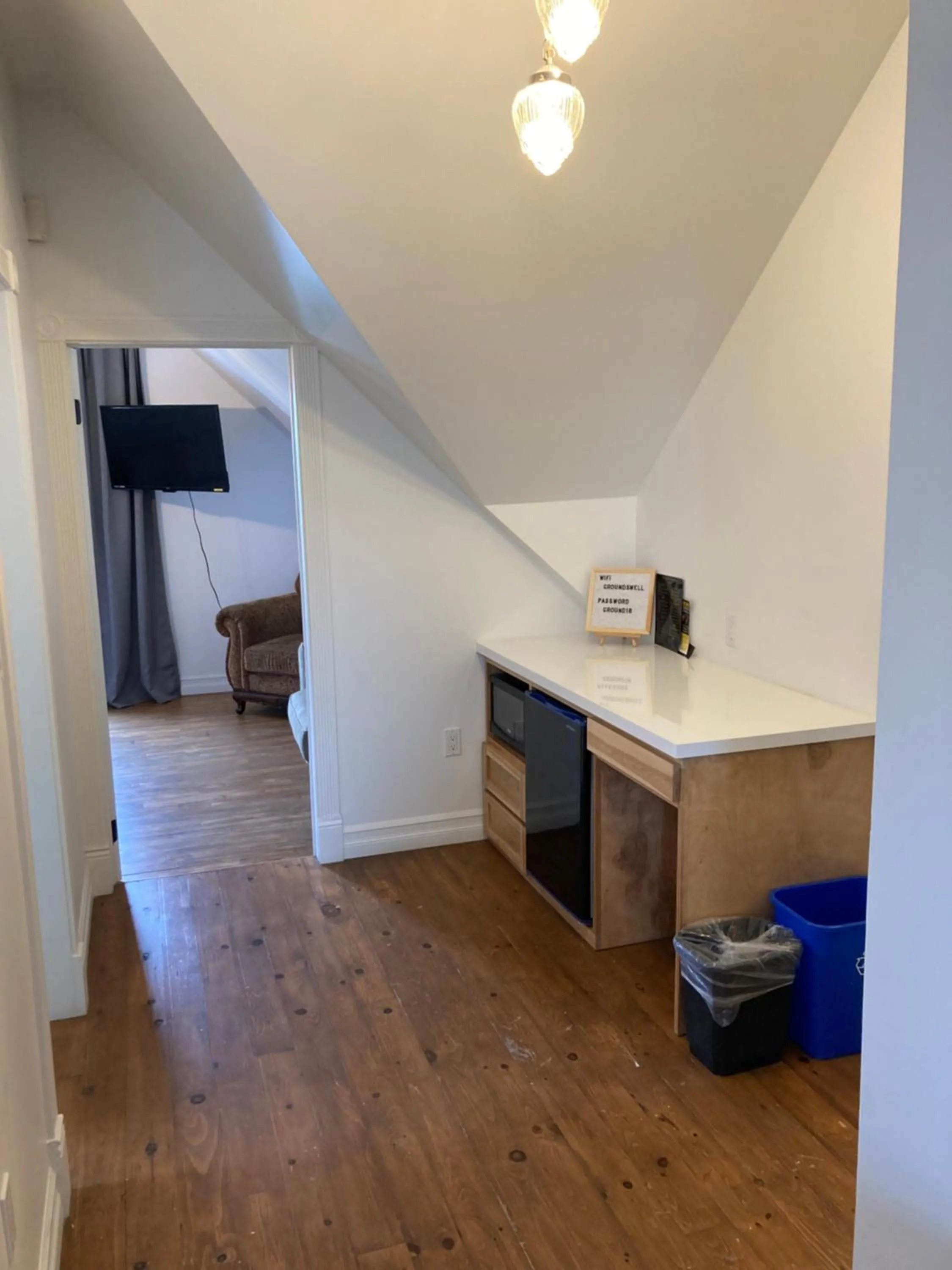 Groundswell Pub & Inn