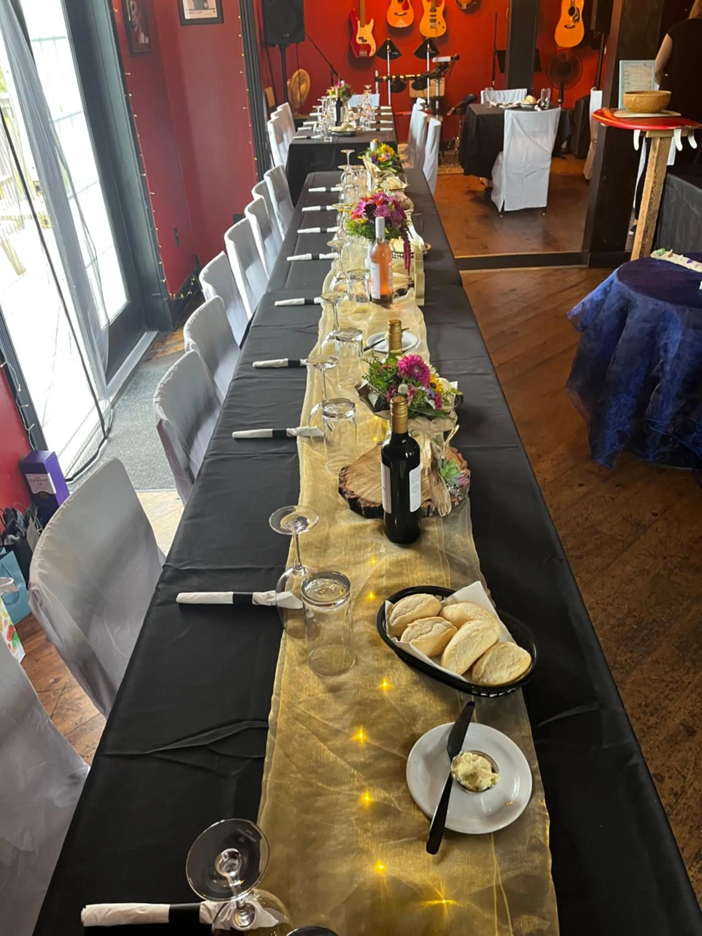 Groundswell Pub & Inn