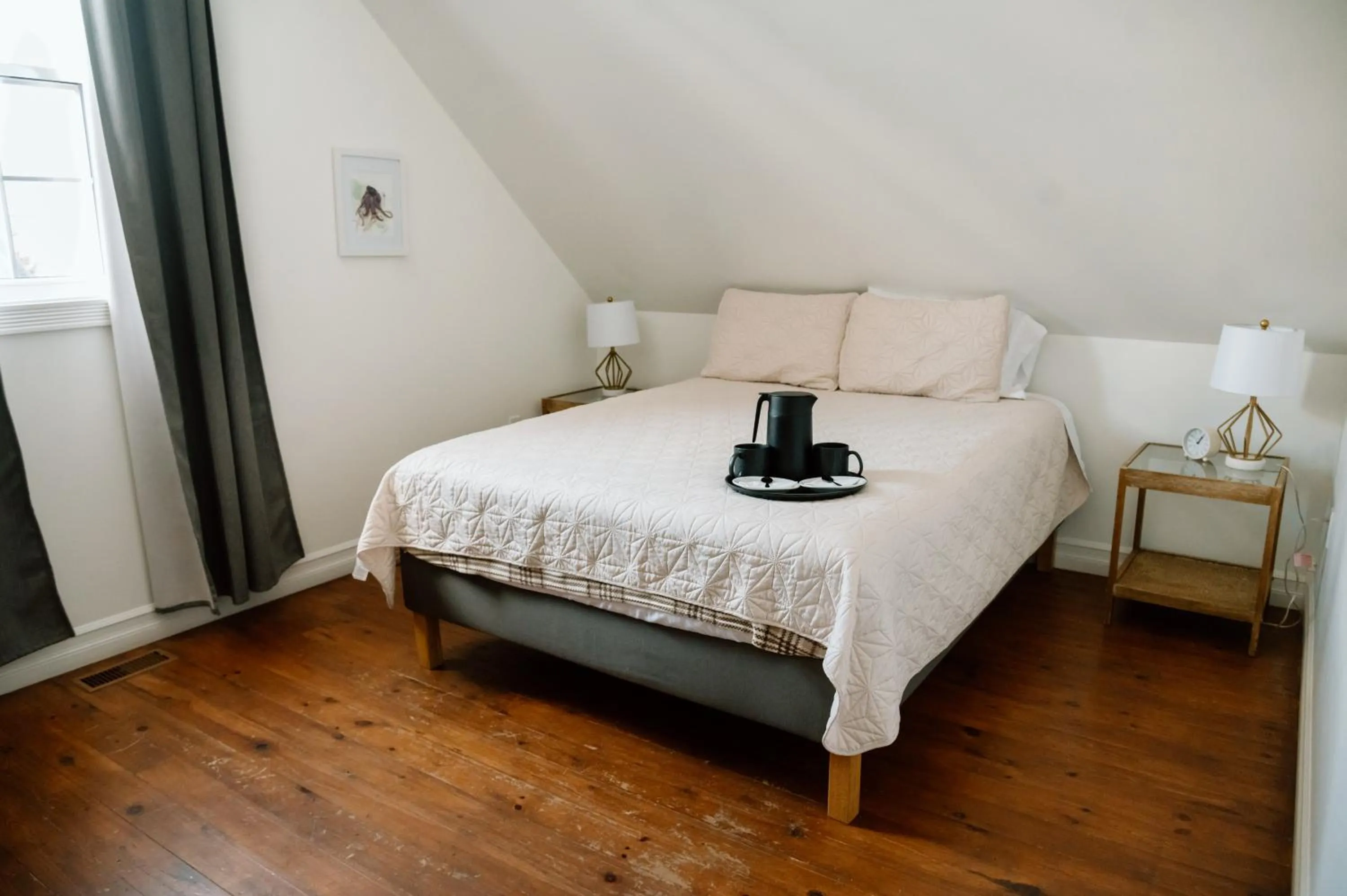 Bed in Groundswell Pub & Inn