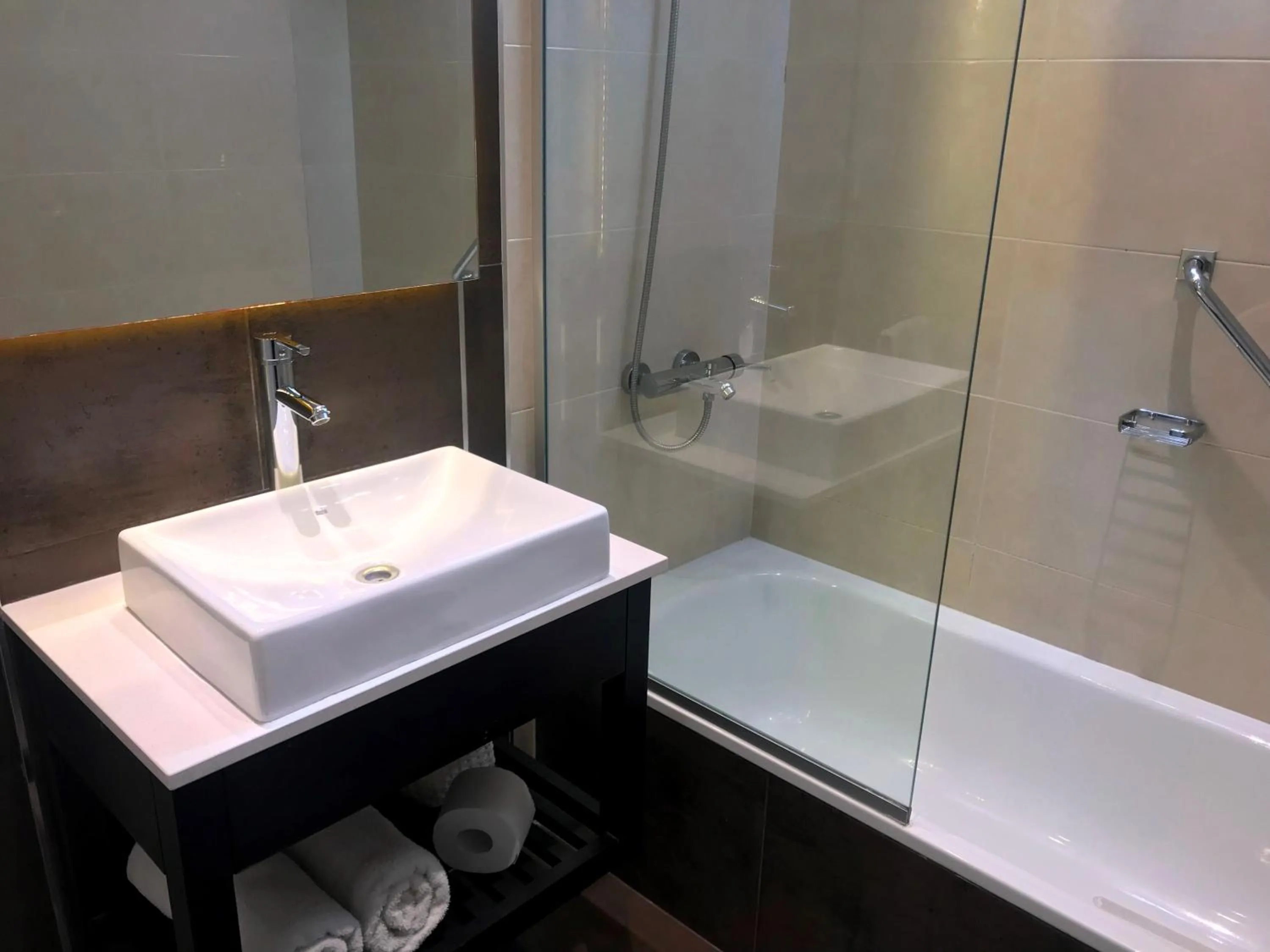 Bathroom in Lemon Suites