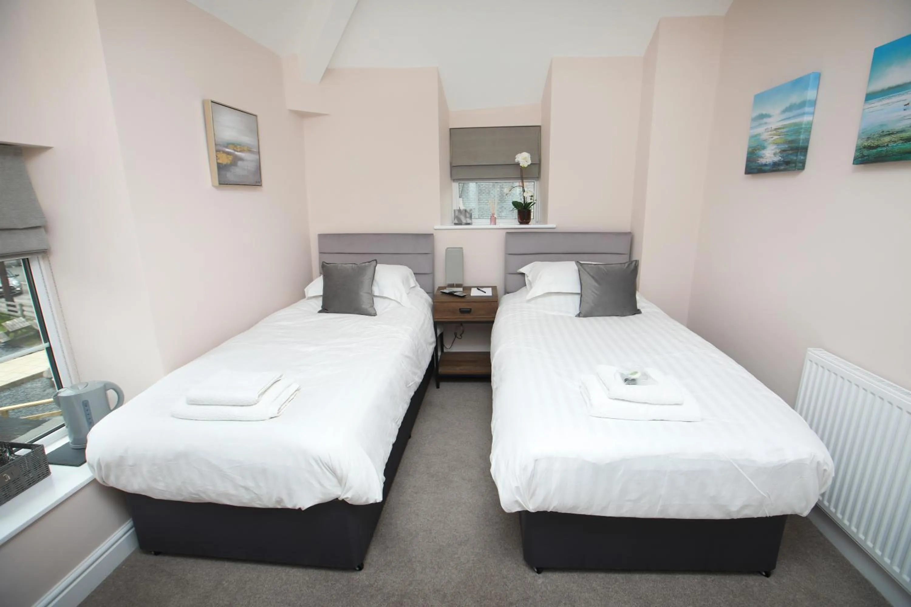 Bed in OYO Glyn Valley Hotel