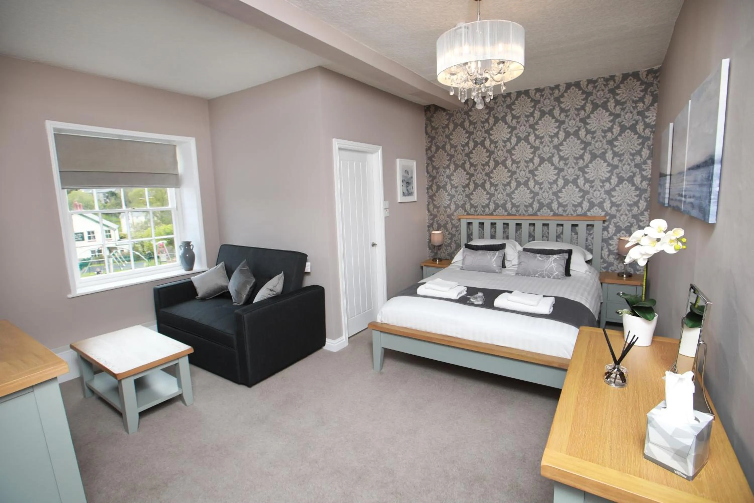 Photo of the whole room, Bed in OYO Glyn Valley Hotel