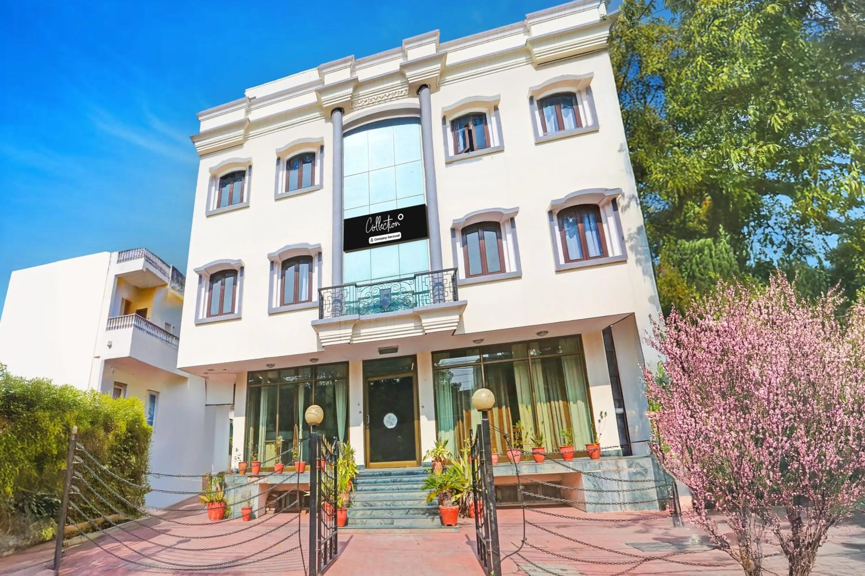 Facade/entrance in Collection O Bani Park Near Collectorate Circle Formerly Anuja Palace