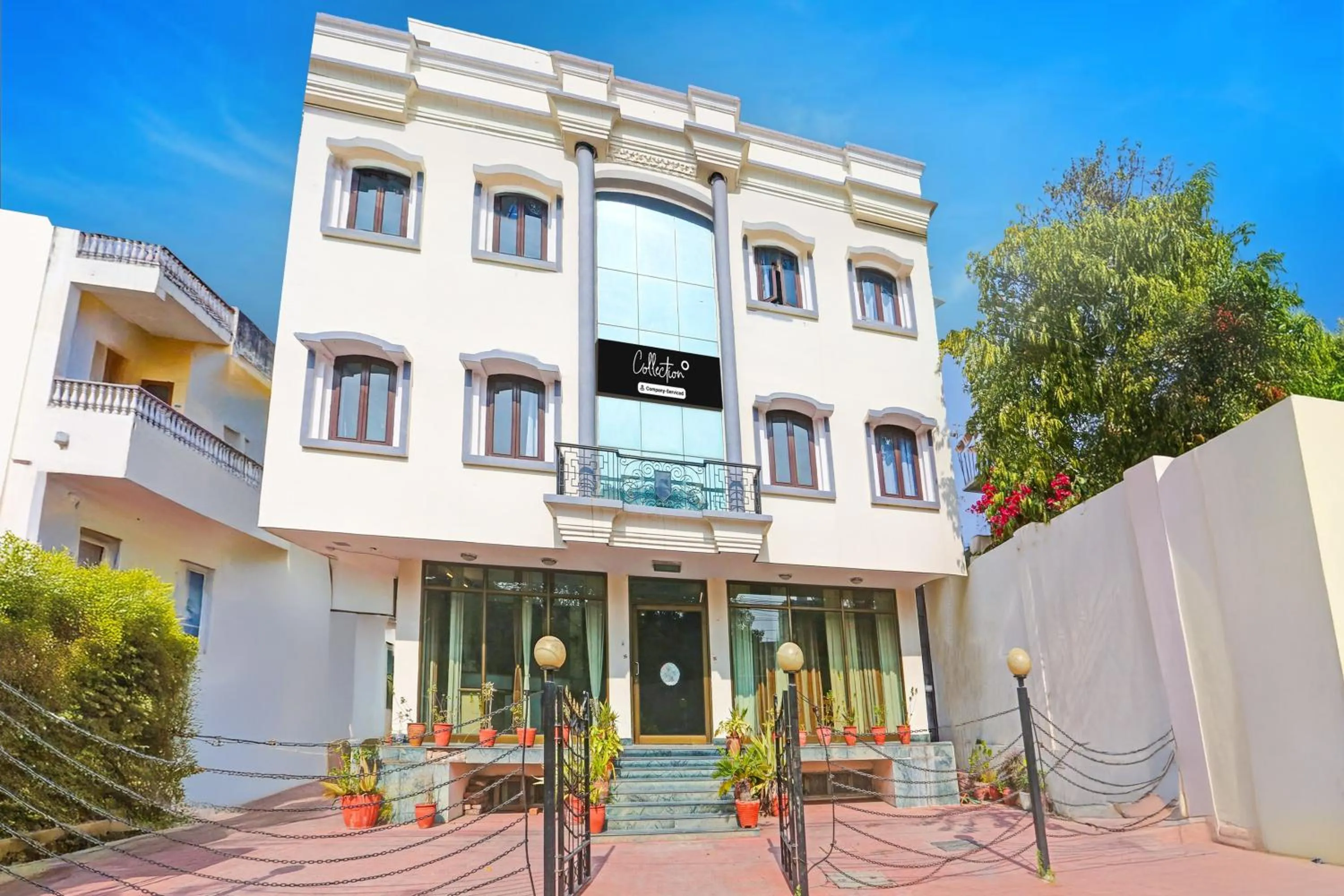 Facade/entrance in Collection O Bani Park Near Collectorate Circle Formerly Anuja Palace