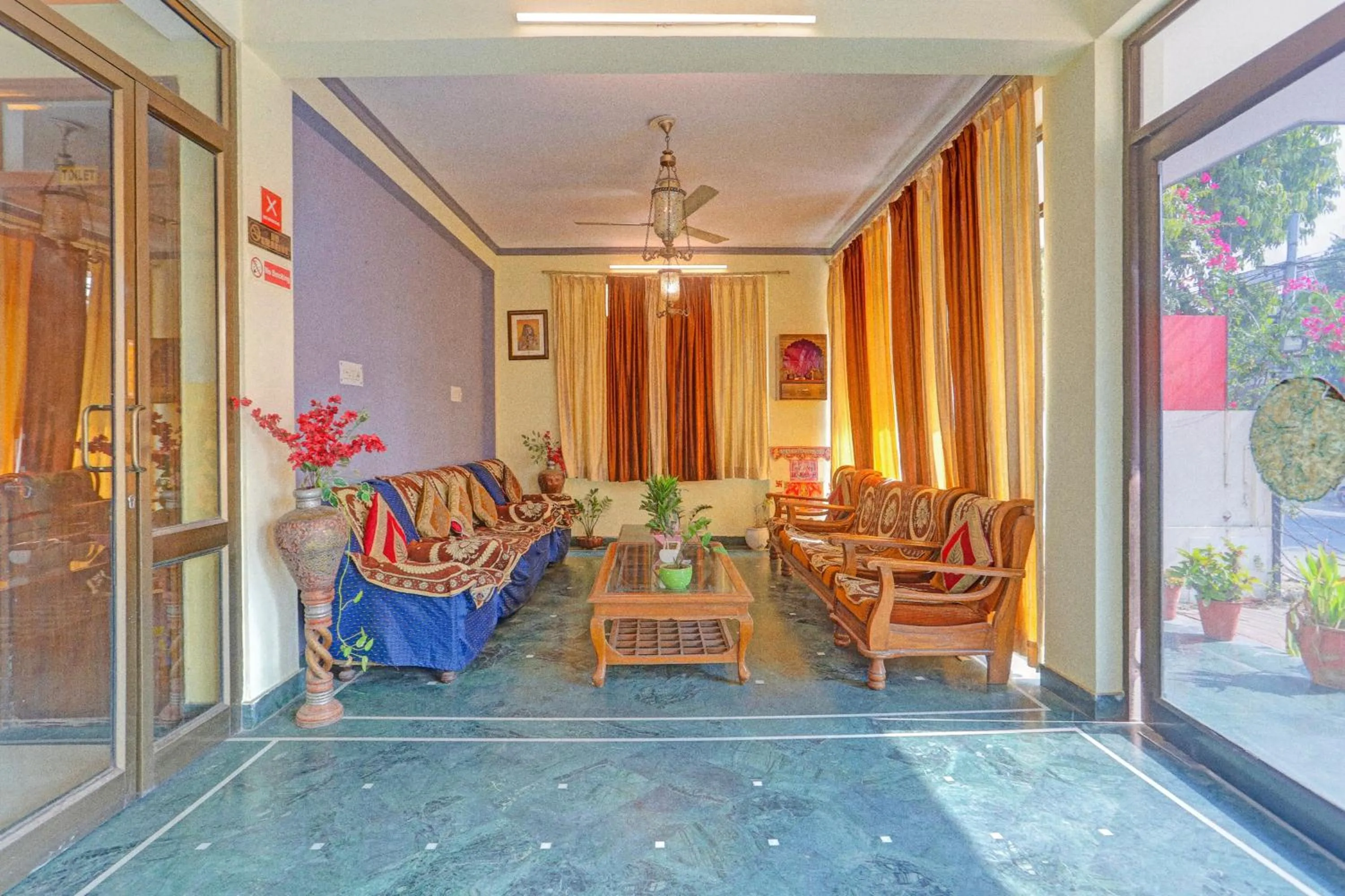 Lobby or reception in Collection O Bani Park Near Collectorate Circle Formerly Anuja Palace