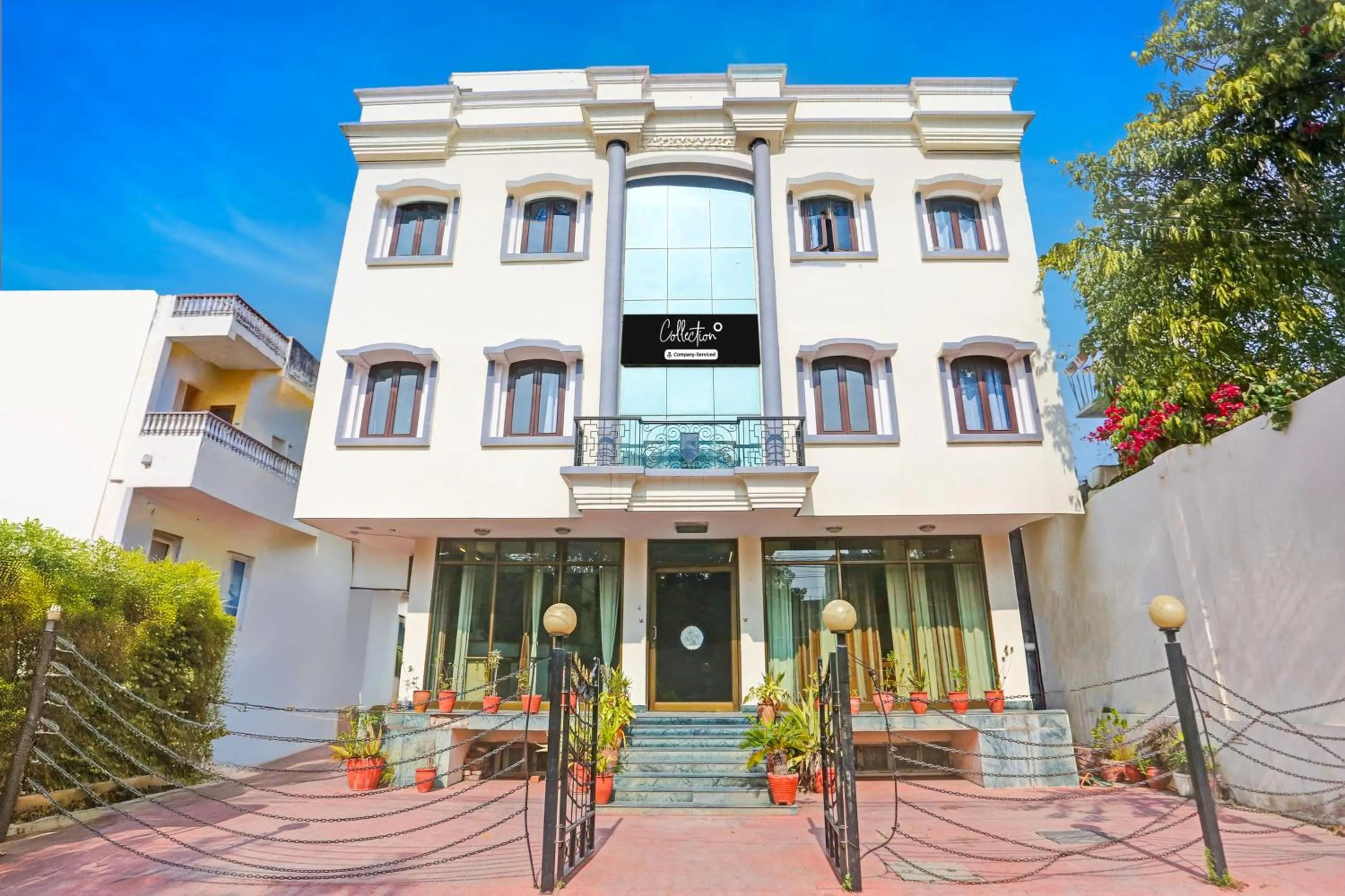 Facade/entrance in Collection O Bani Park Near Collectorate Circle Formerly Anuja Palace