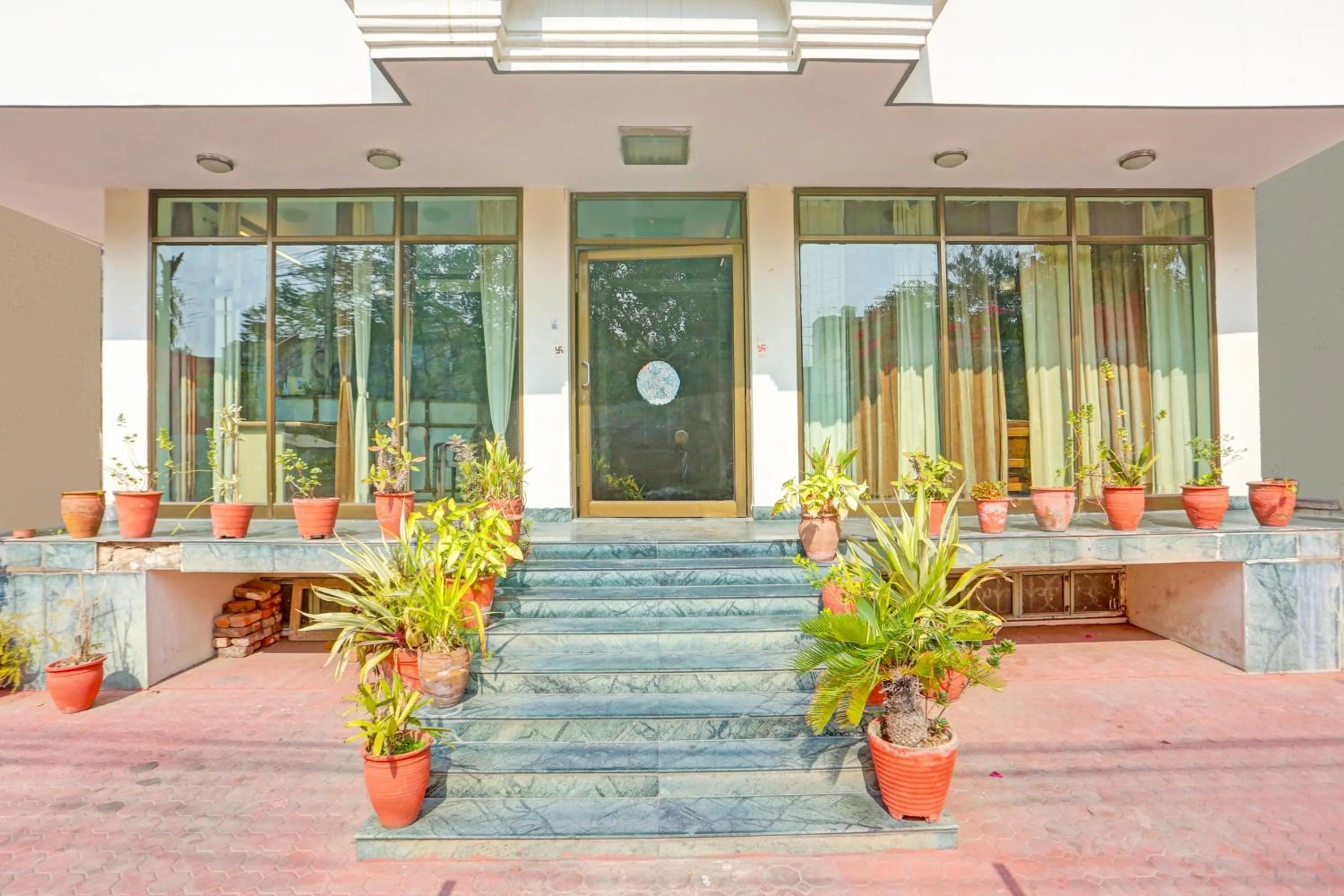 Facade/entrance in Collection O Bani Park Near Collectorate Circle Formerly Anuja Palace