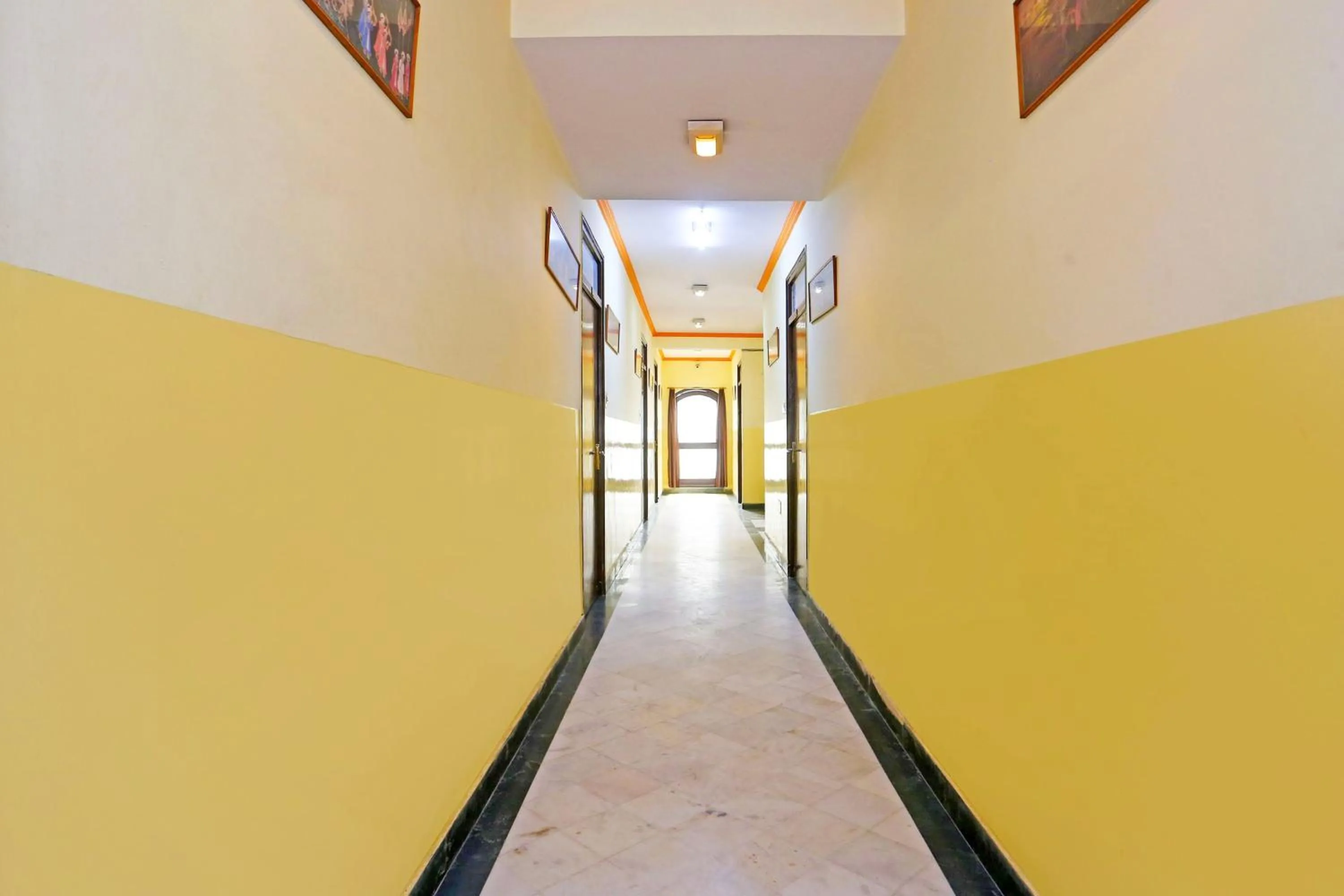 Lobby or reception in Collection O Bani Park Near Collectorate Circle Formerly Anuja Palace