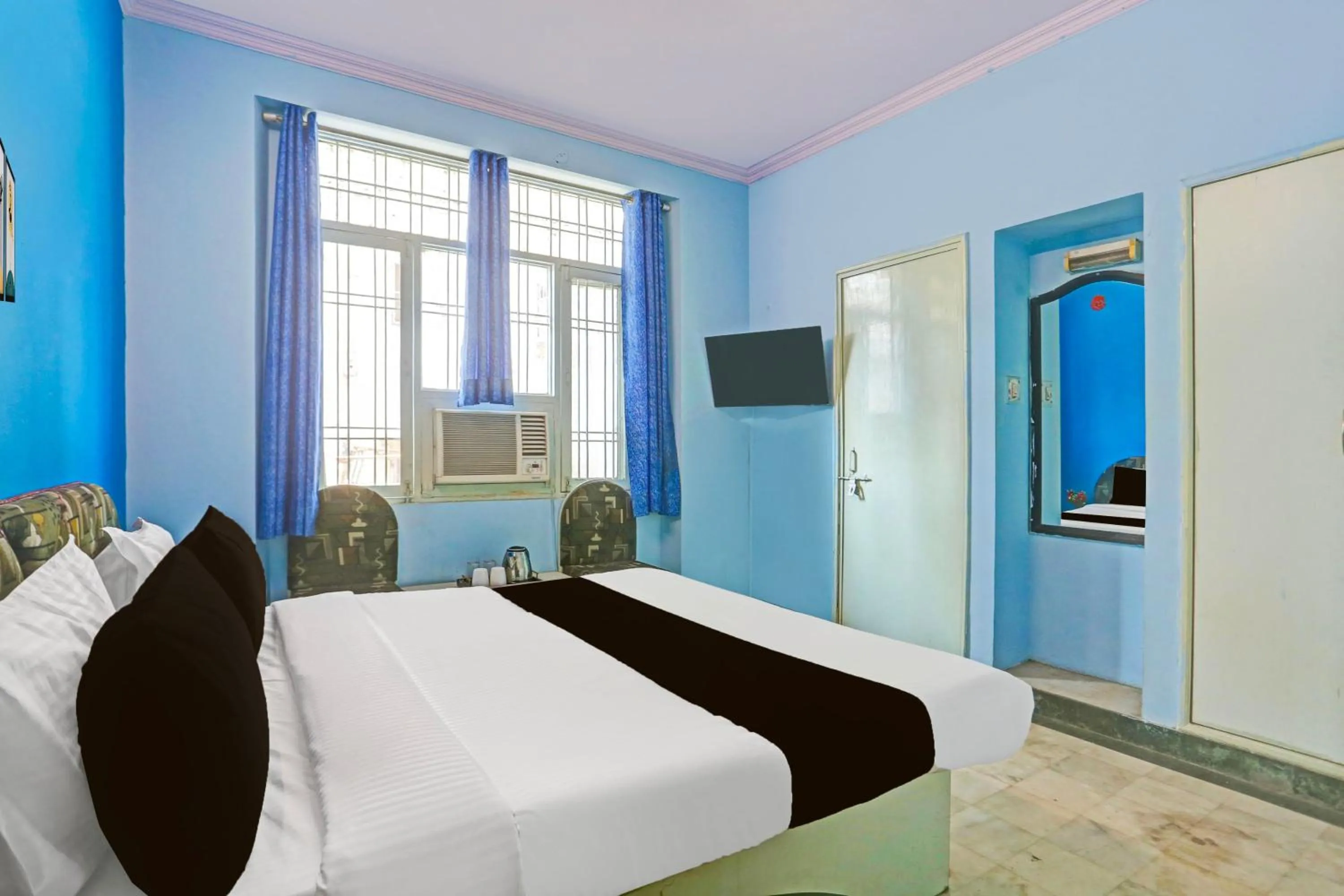 Bedroom, Bed in Collection O Bani Park Near Collectorate Circle Formerly Anuja Palace