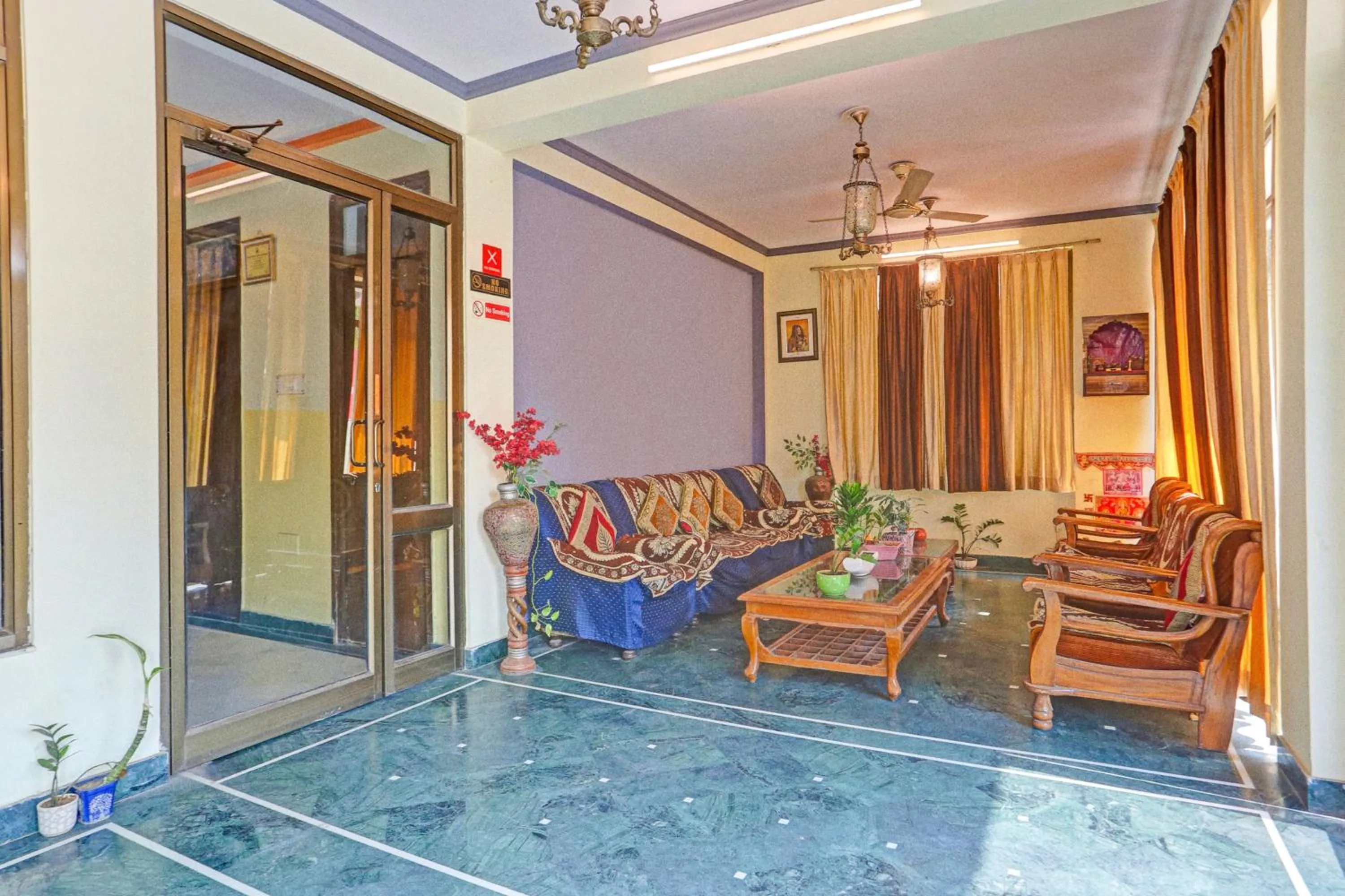 Lobby or reception in Collection O Bani Park Near Collectorate Circle Formerly Anuja Palace