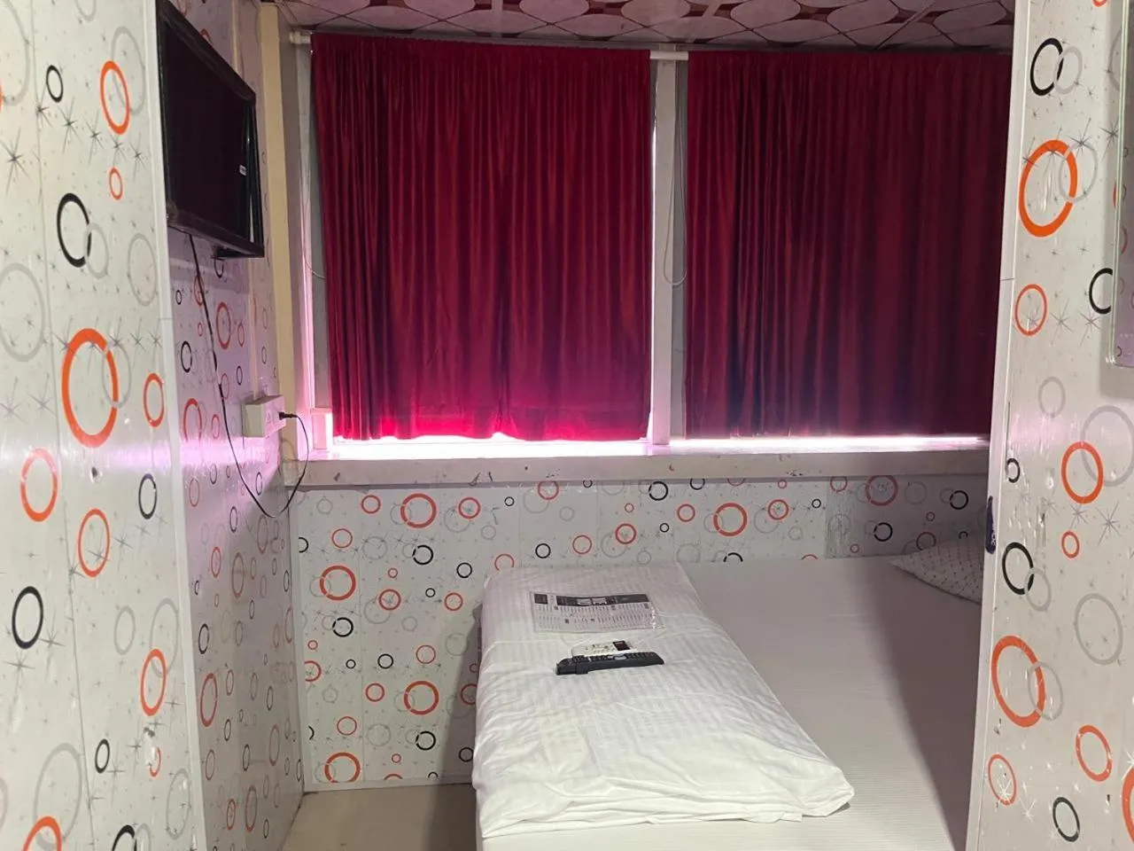 Bed in Hotel Sakinaka Inn