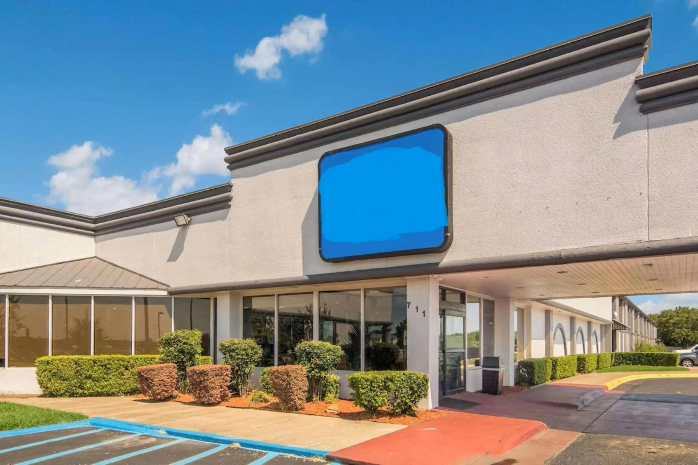 Facade/entrance in Capital O Duncanville Tx