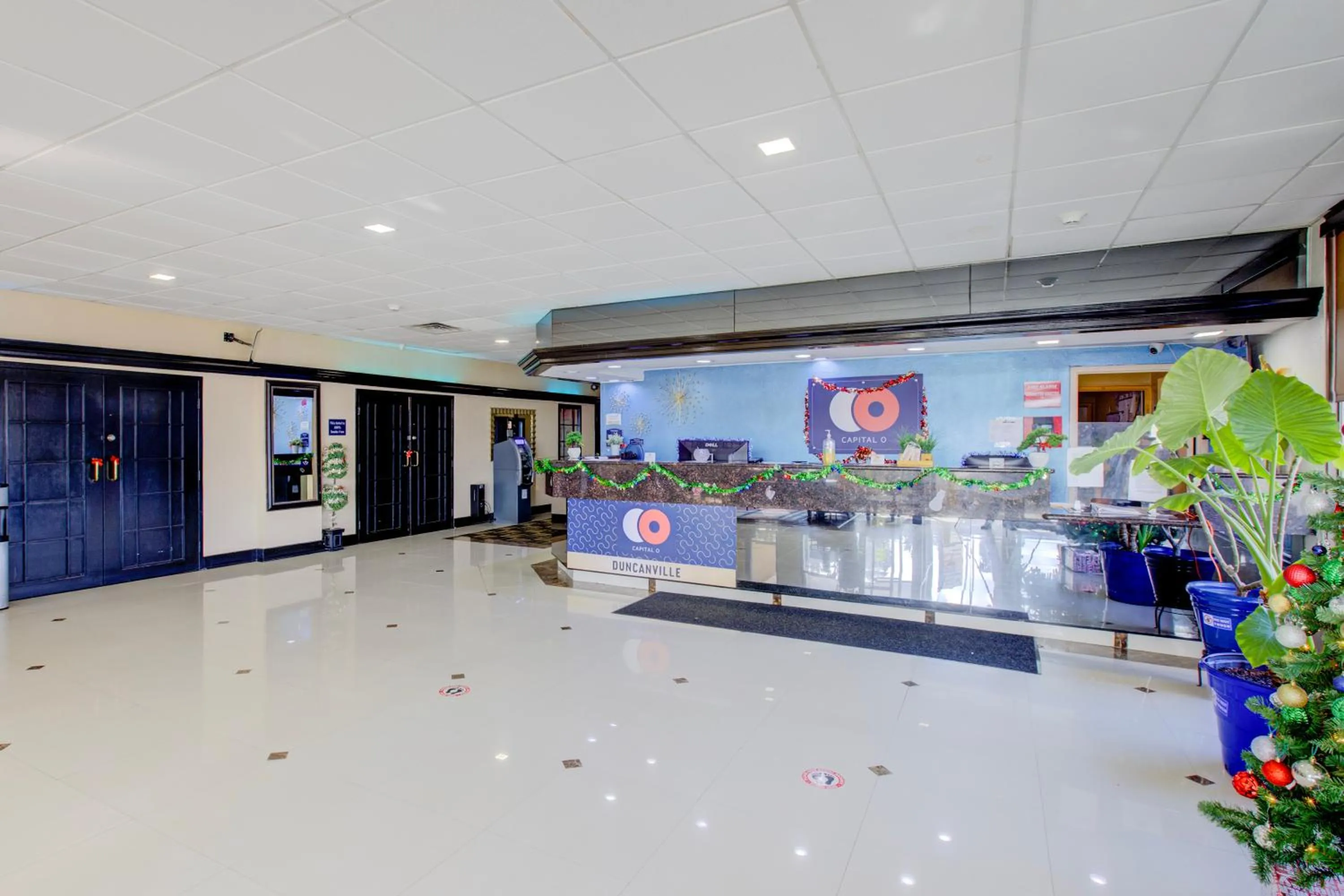 Lobby or reception in Capital O Duncanville Tx