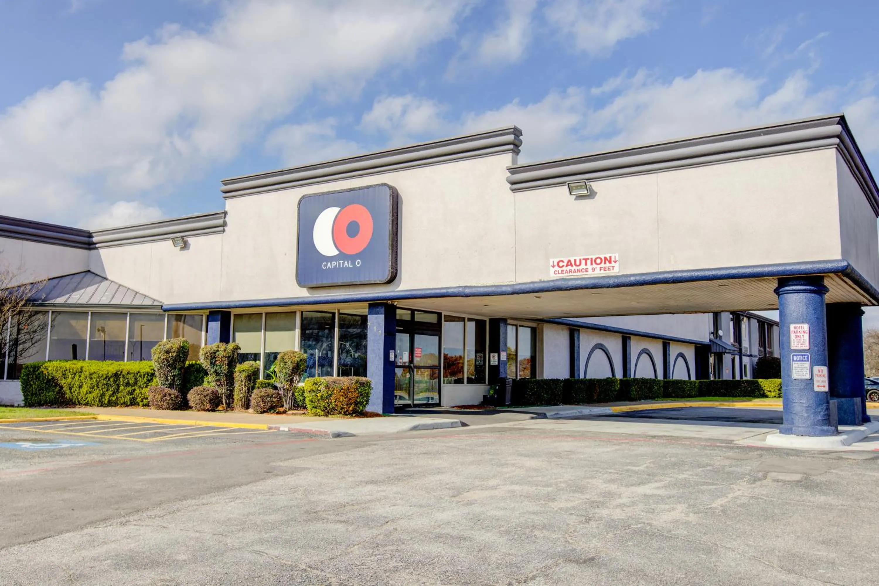 Facade/entrance in Capital O Duncanville Tx