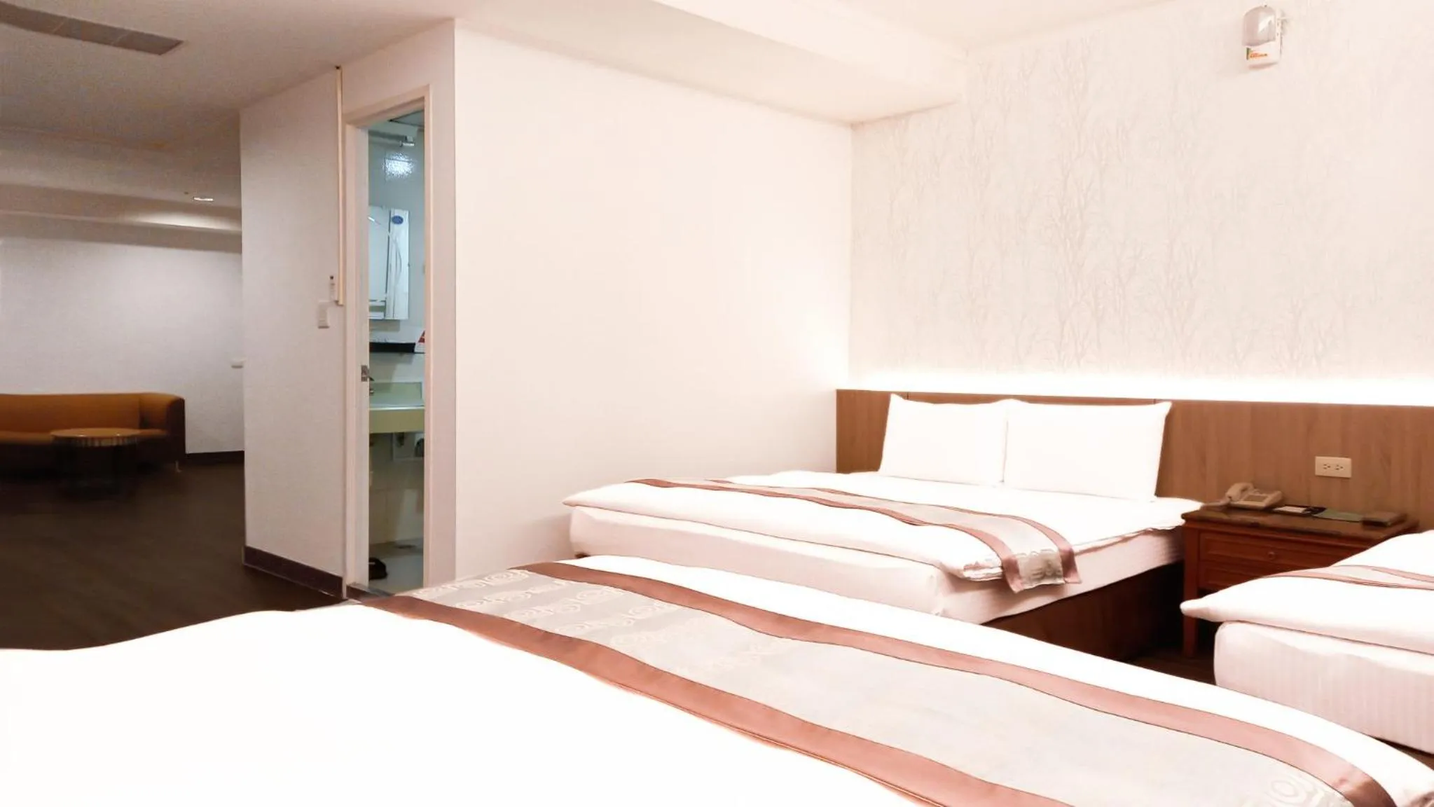 Photo of the whole room, Bed in Zhong Ke Hotel