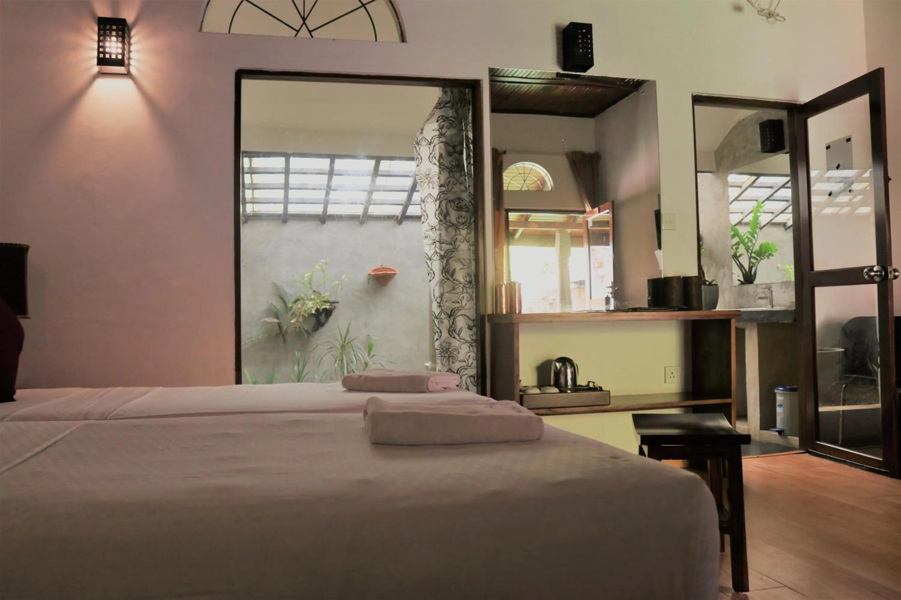 Single Room with Private Bathroom in Pavana Hotel