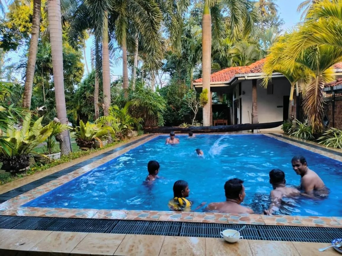 Swimming pool in Pavana Hotel