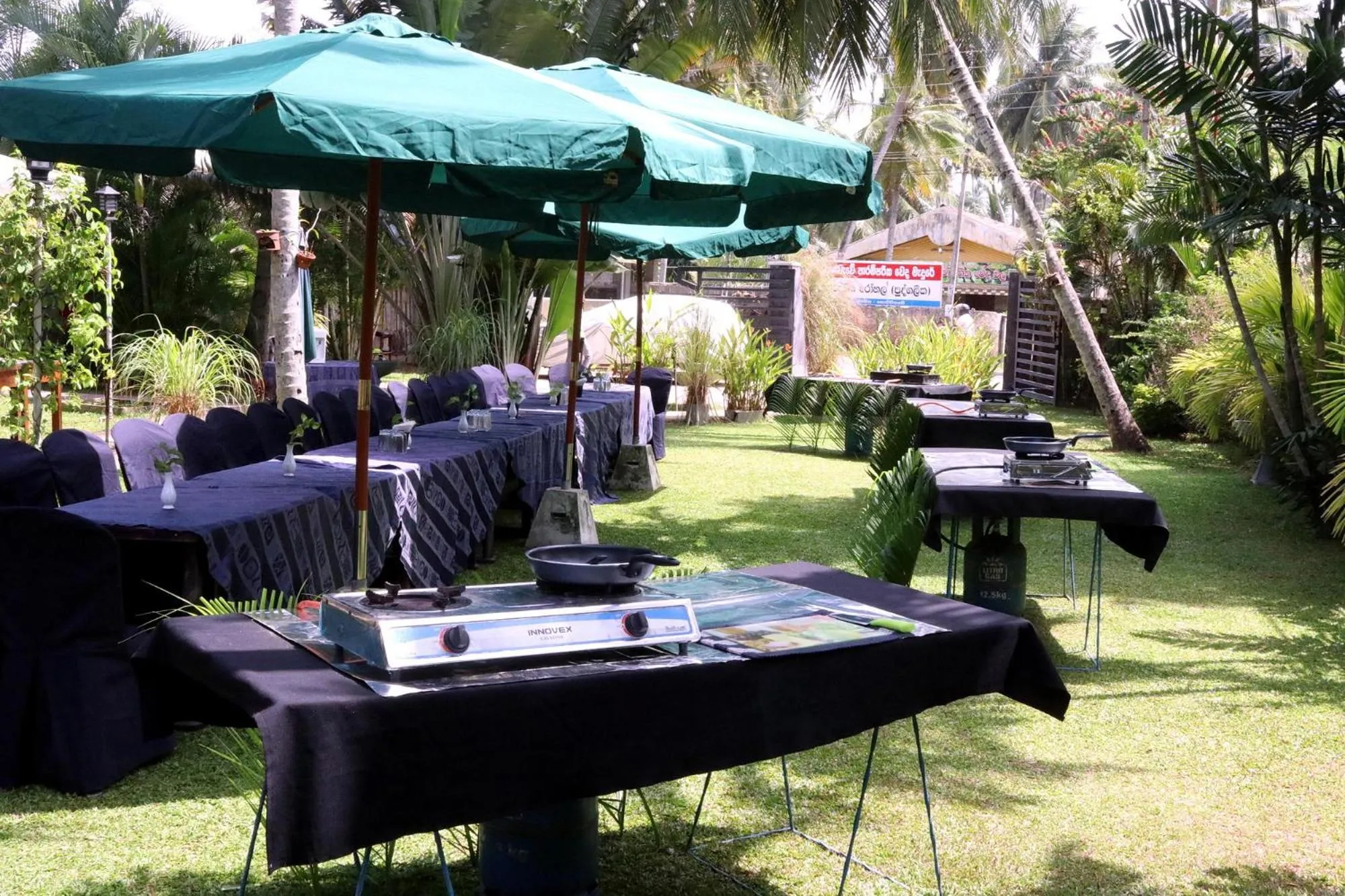 Restaurant/places to eat in Pavana Hotel