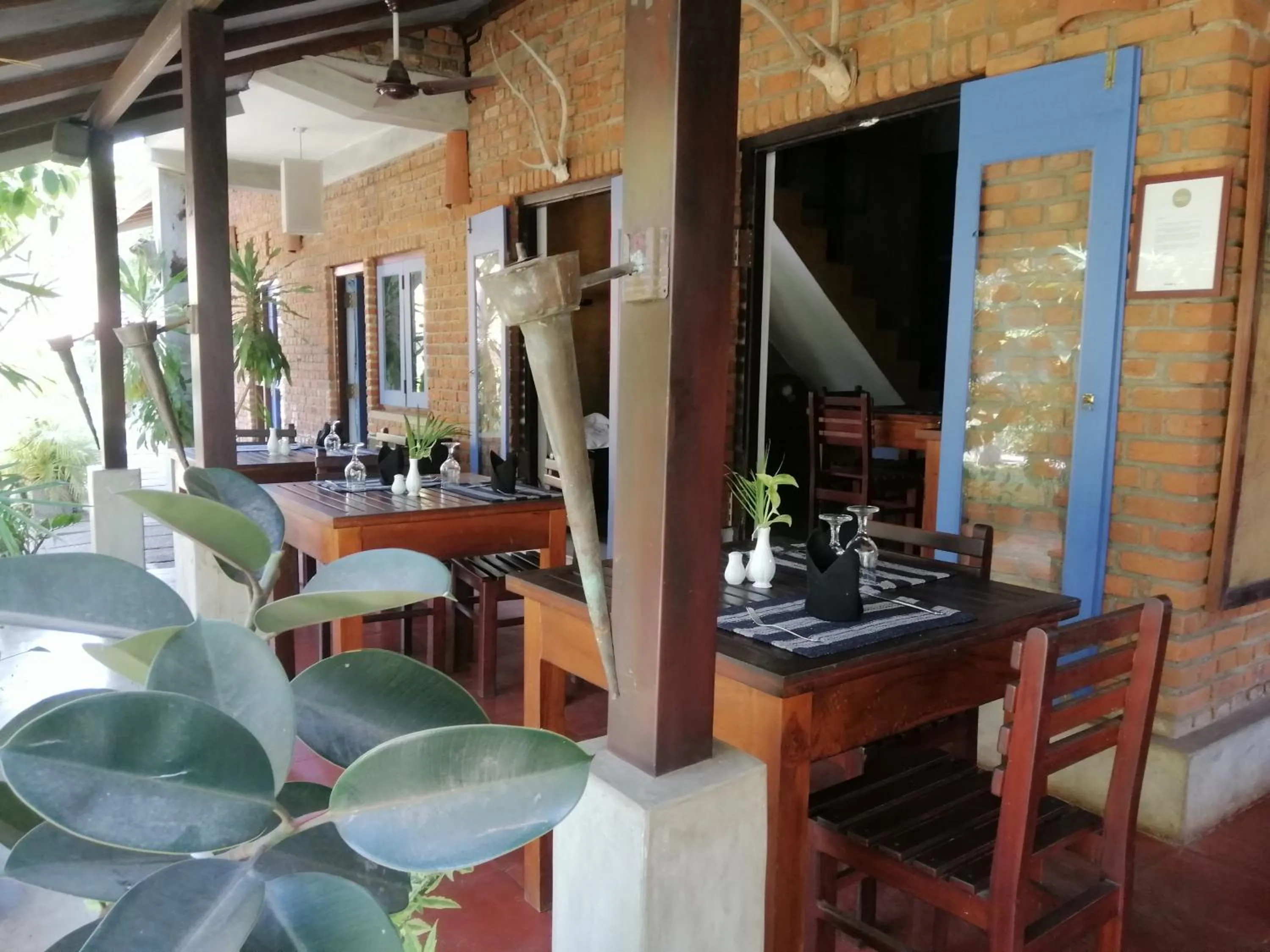 Restaurant/places to eat in Pavana Hotel