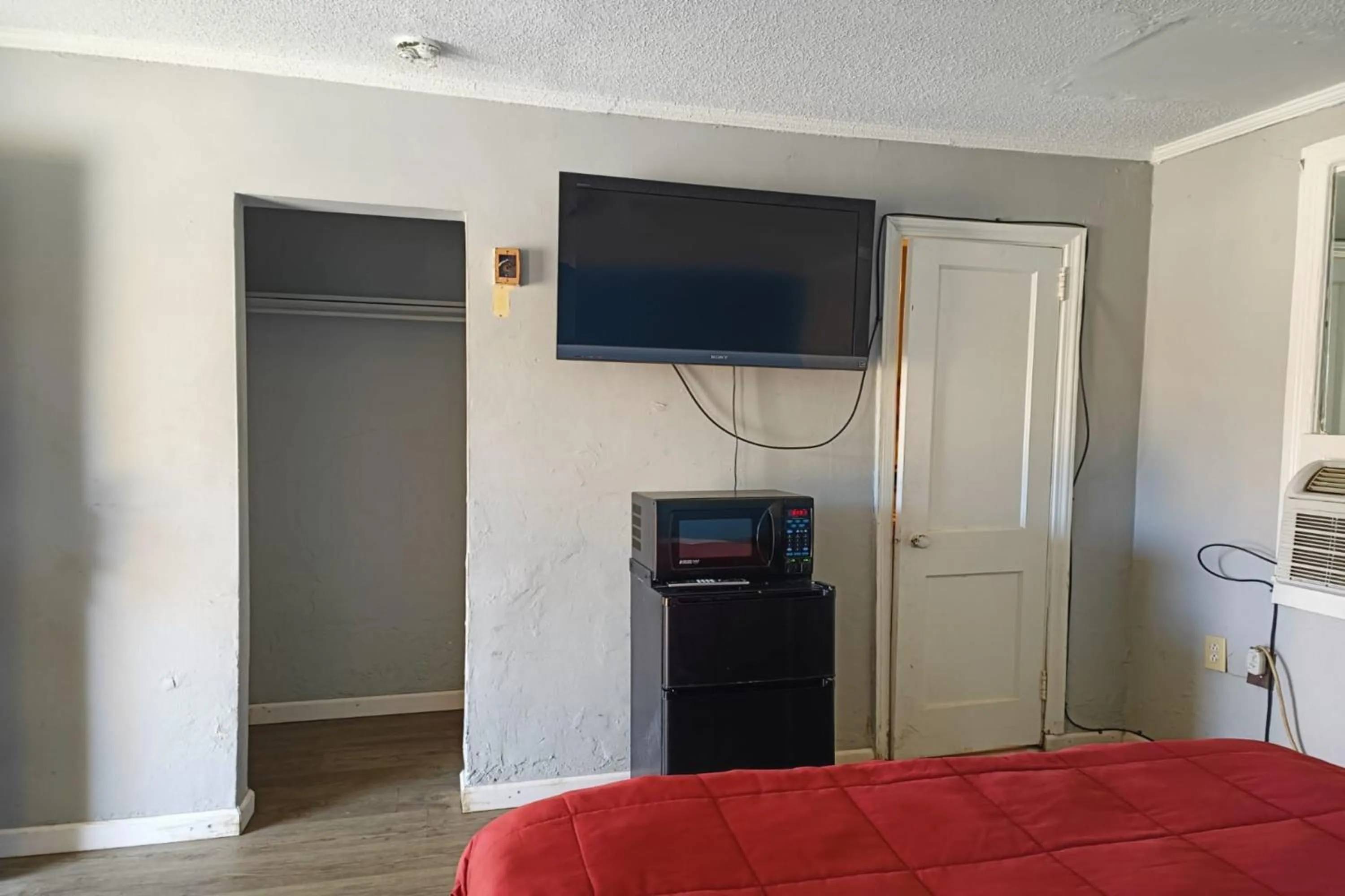 Bedroom, Bed in Crown Inn by OYO Orangeburg Hwy 301