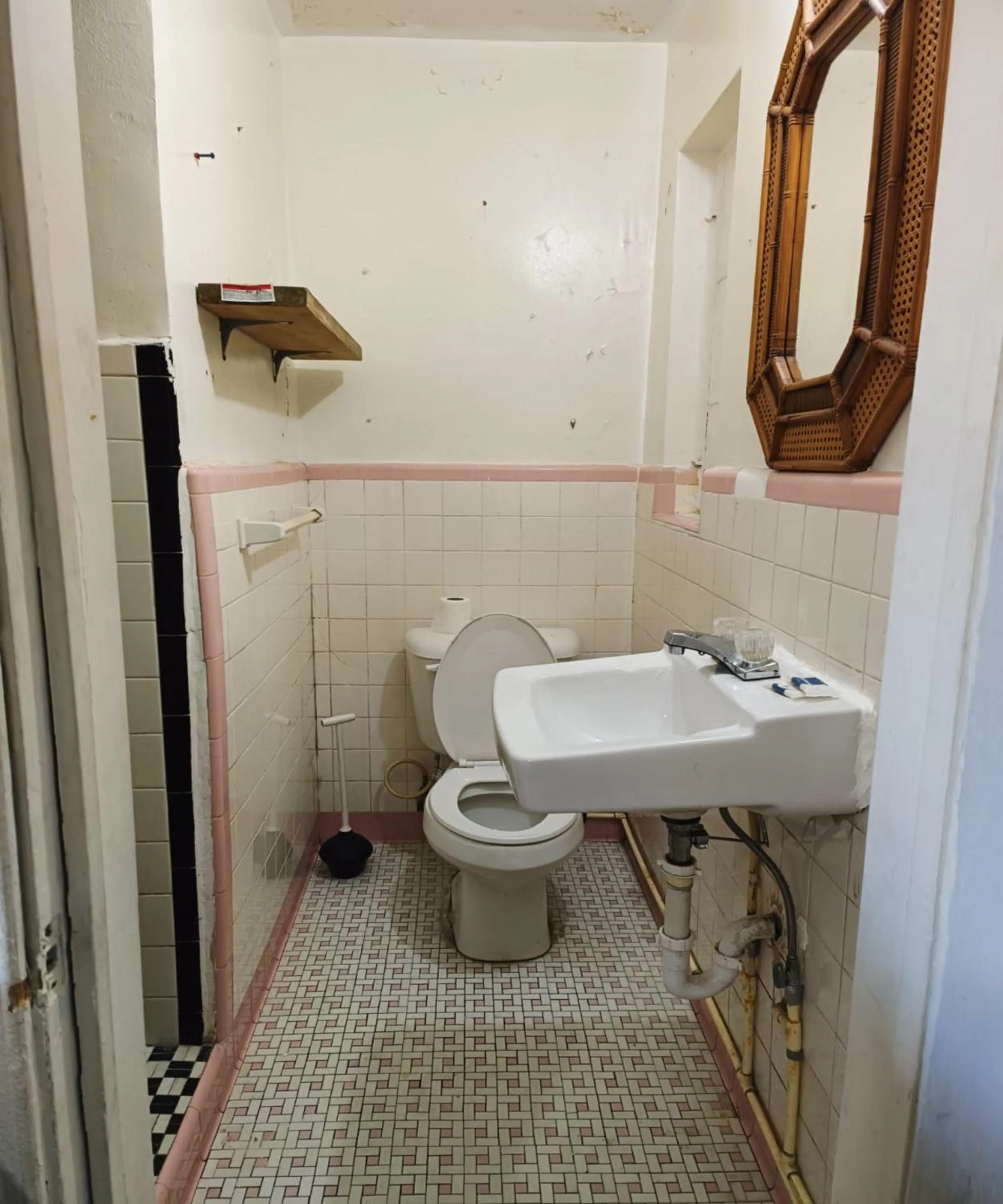 Bathroom in Crown Inn by OYO Orangeburg Hwy 301