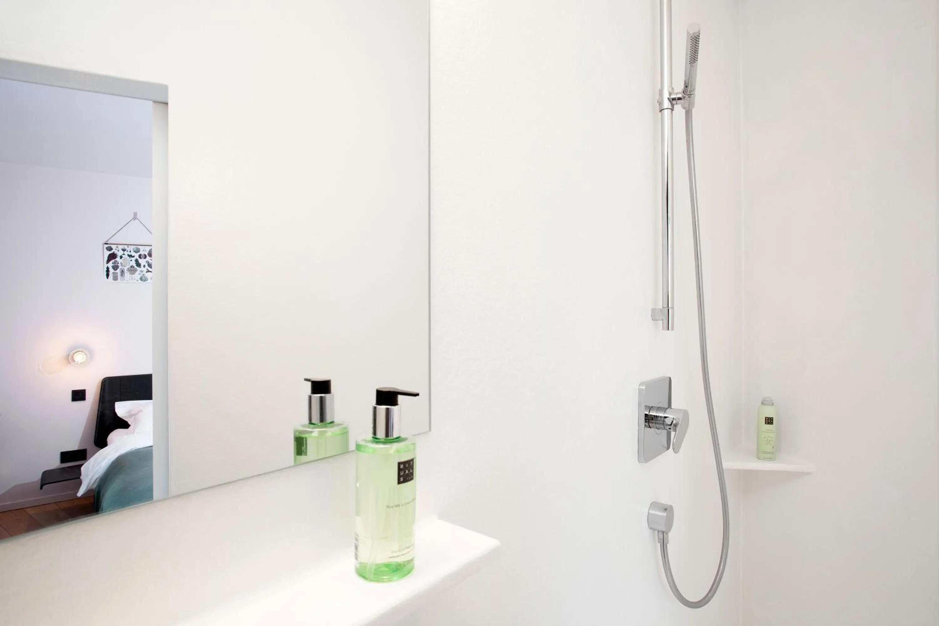 Shower in B&B Lucy in the Sky