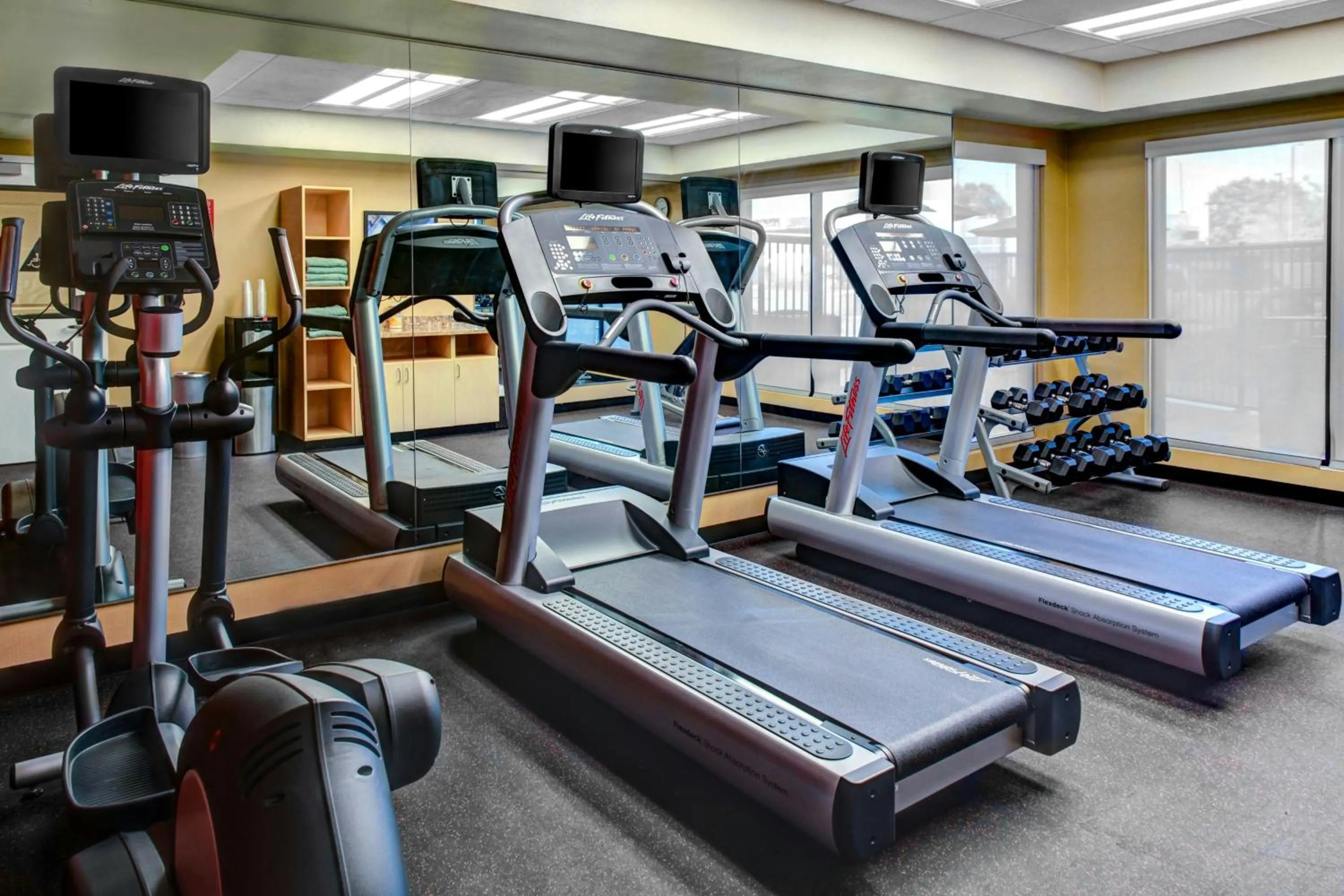Fitness centre/facilities in TownePlace Suites by Marriott Bakersfield West