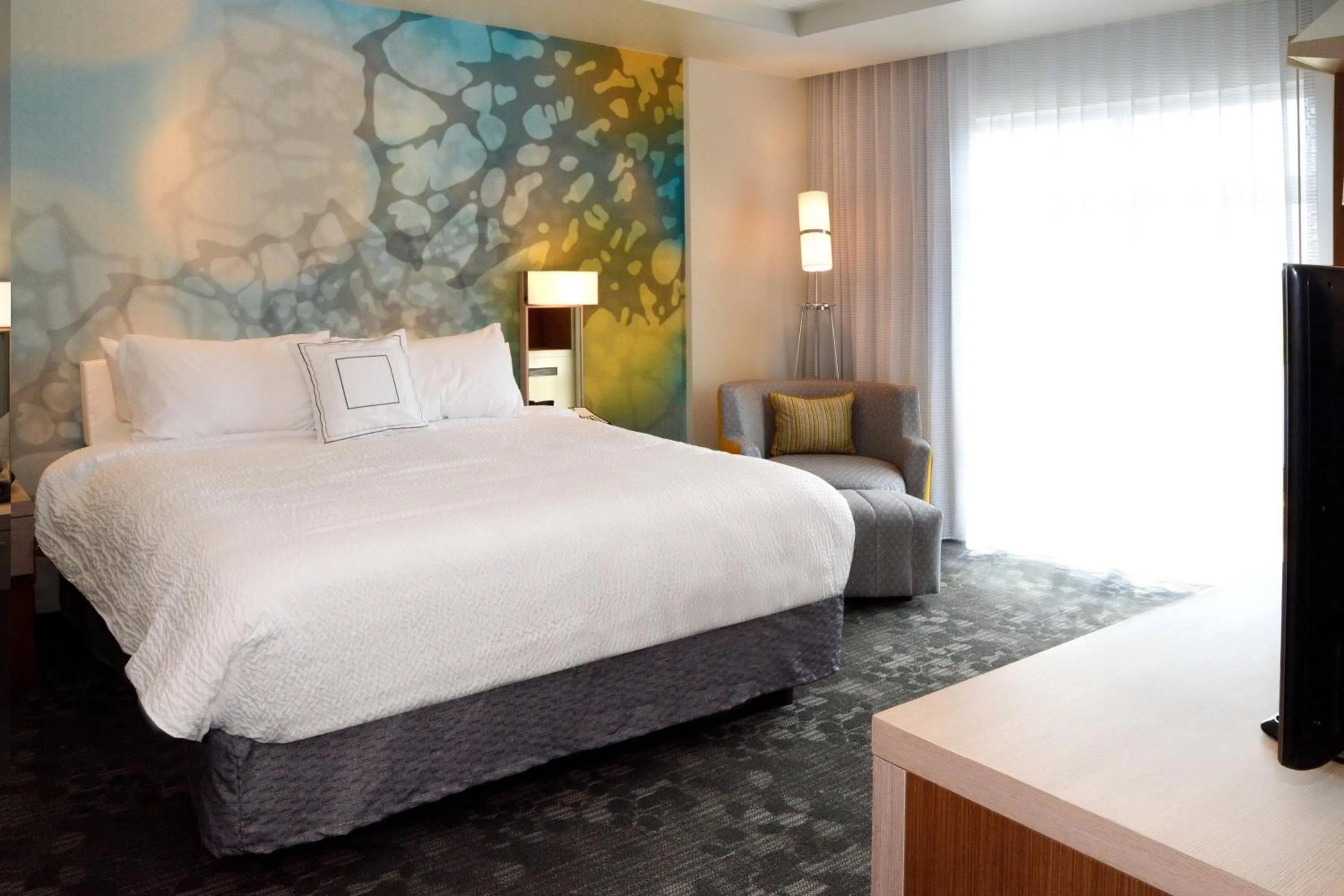 Photo of the whole room, Bed in Courtyard by Marriott Youngstown Canfield