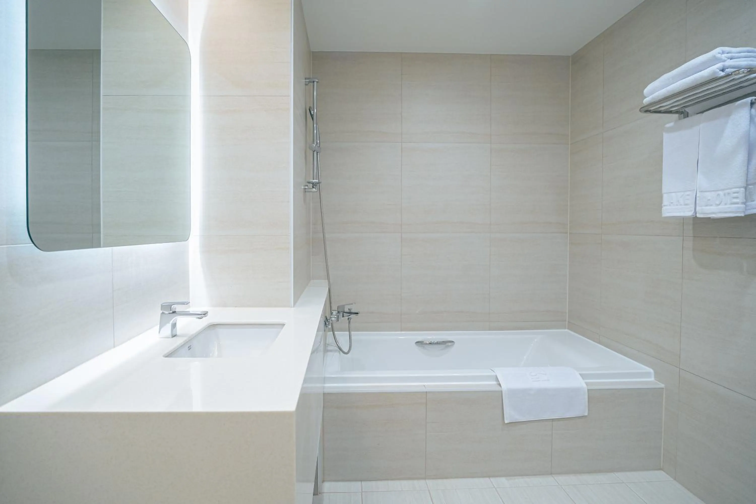 Toilet in Lake Tourist Hotel