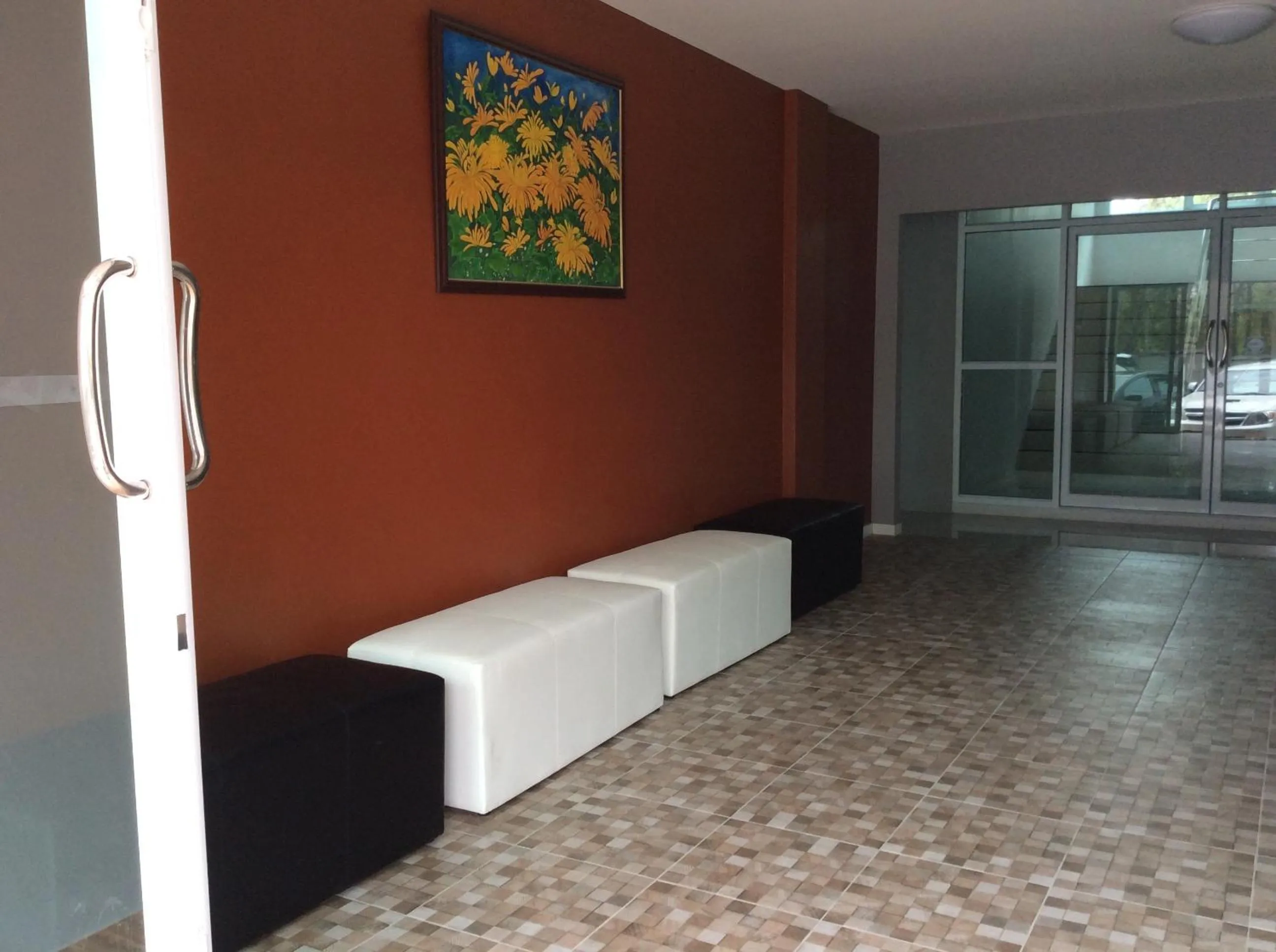 R2 Apartment Service