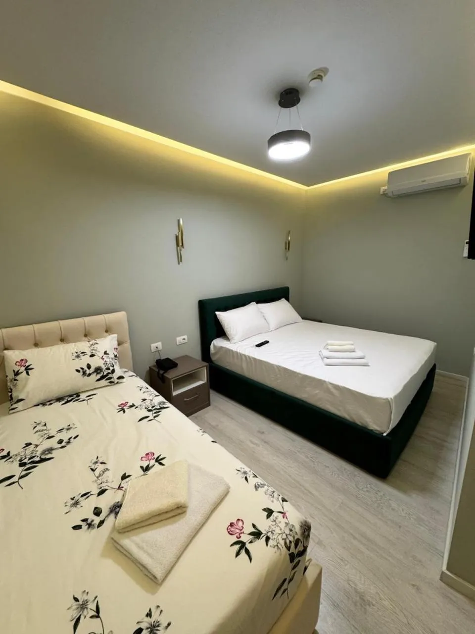 Bed in London Restaurant Hotel