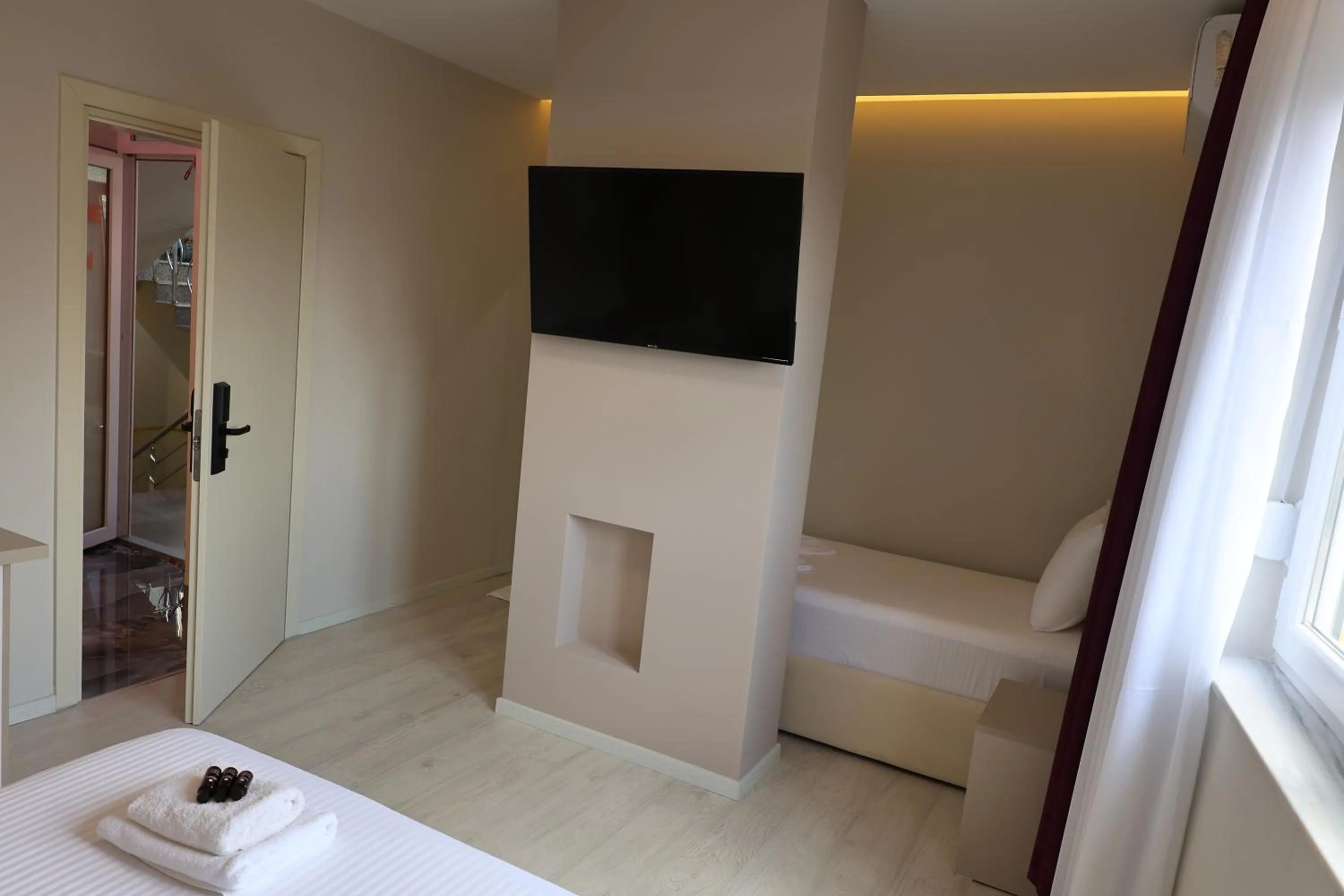 TV and multimedia, Bed in London Restaurant Hotel