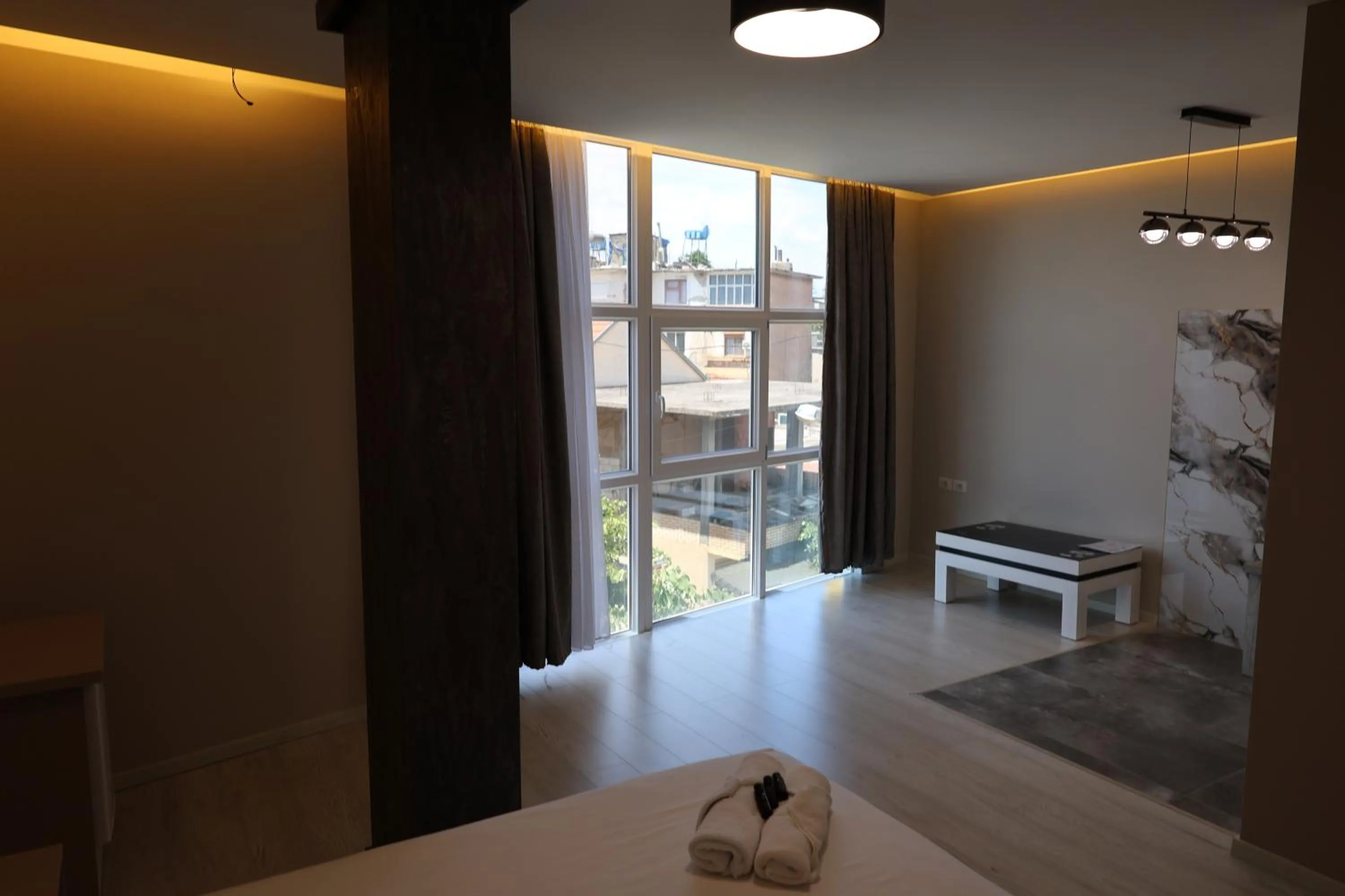 Bedroom, Bed in London Restaurant Hotel