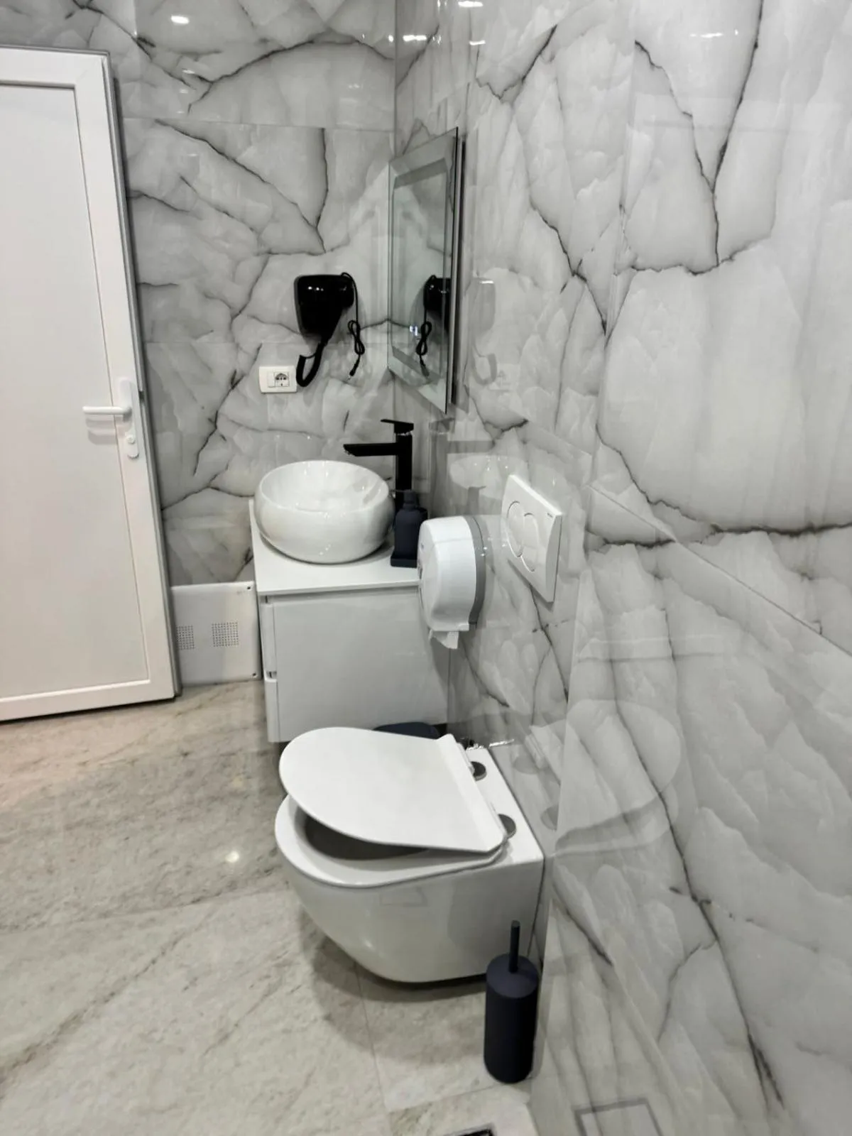 Toilet in London Restaurant Hotel