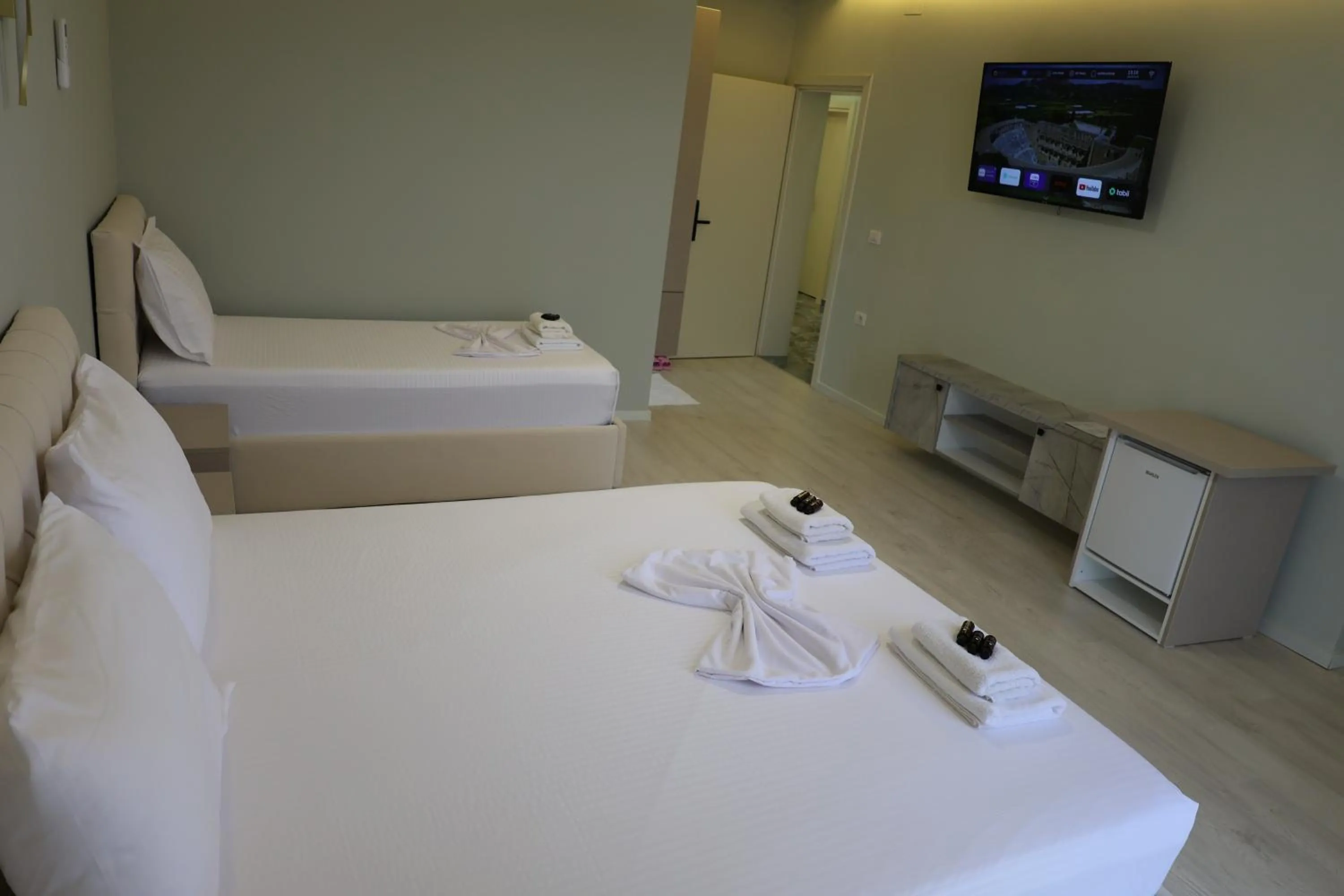 Bed in London Restaurant Hotel