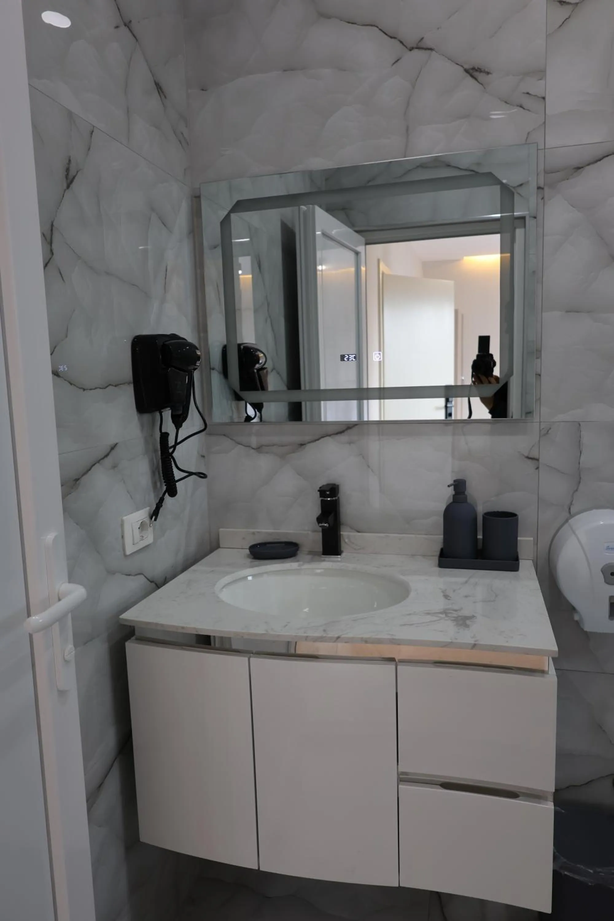 Bathroom in London Restaurant Hotel