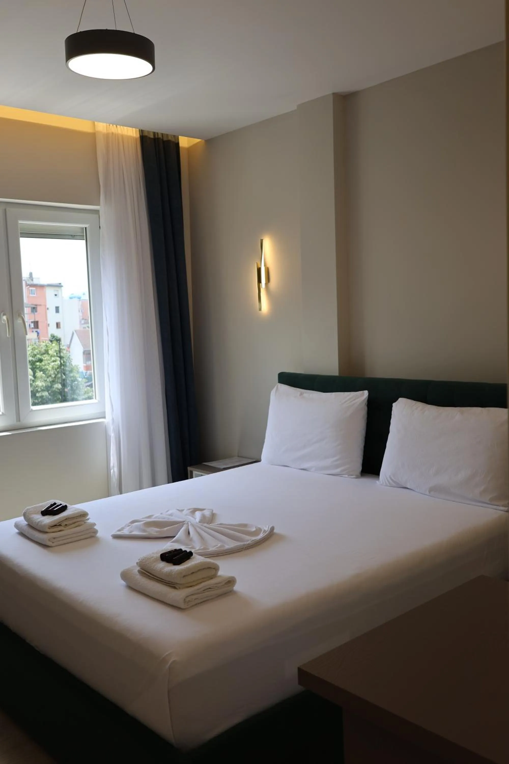 Bed in London Restaurant Hotel