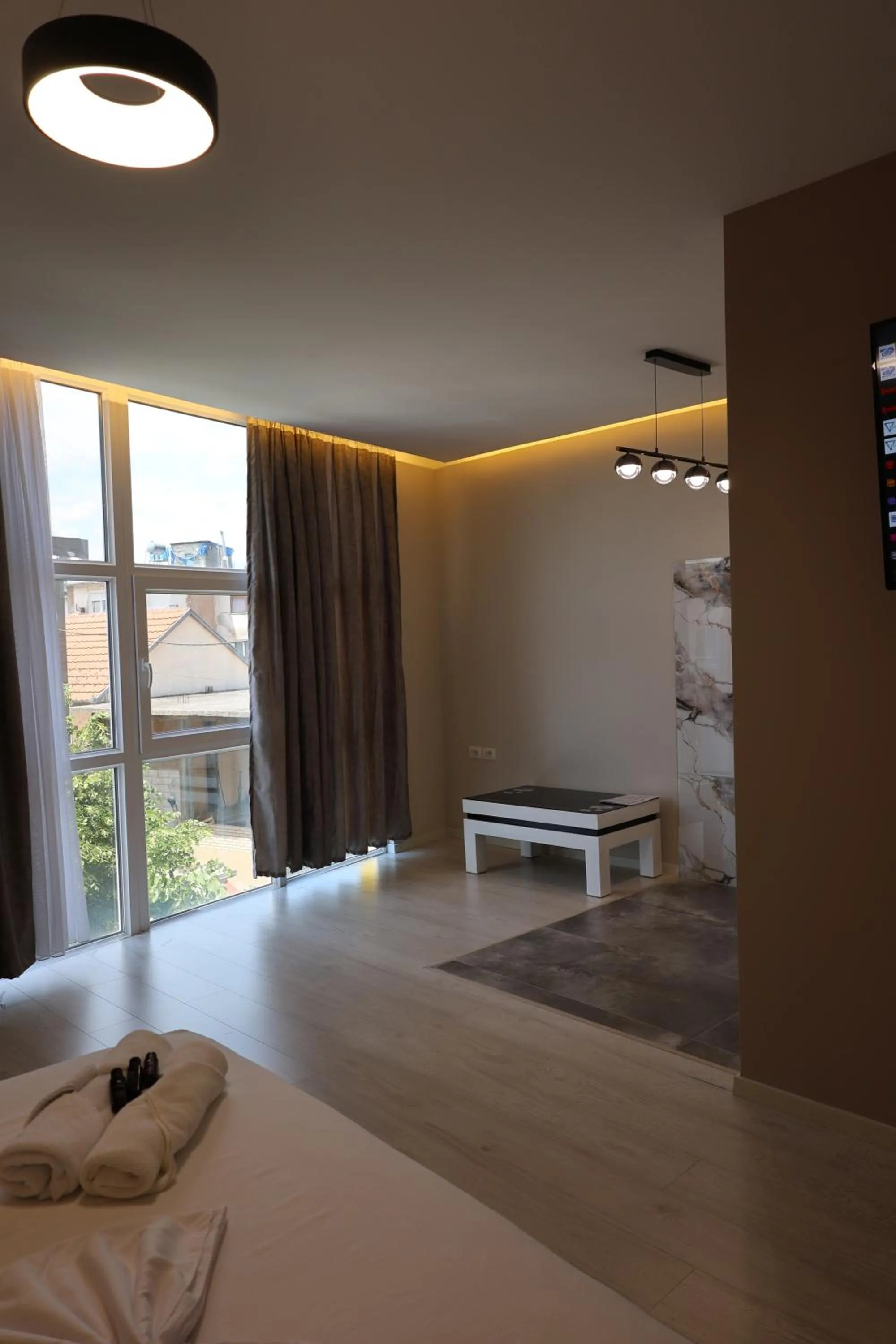 Bed in London Restaurant Hotel