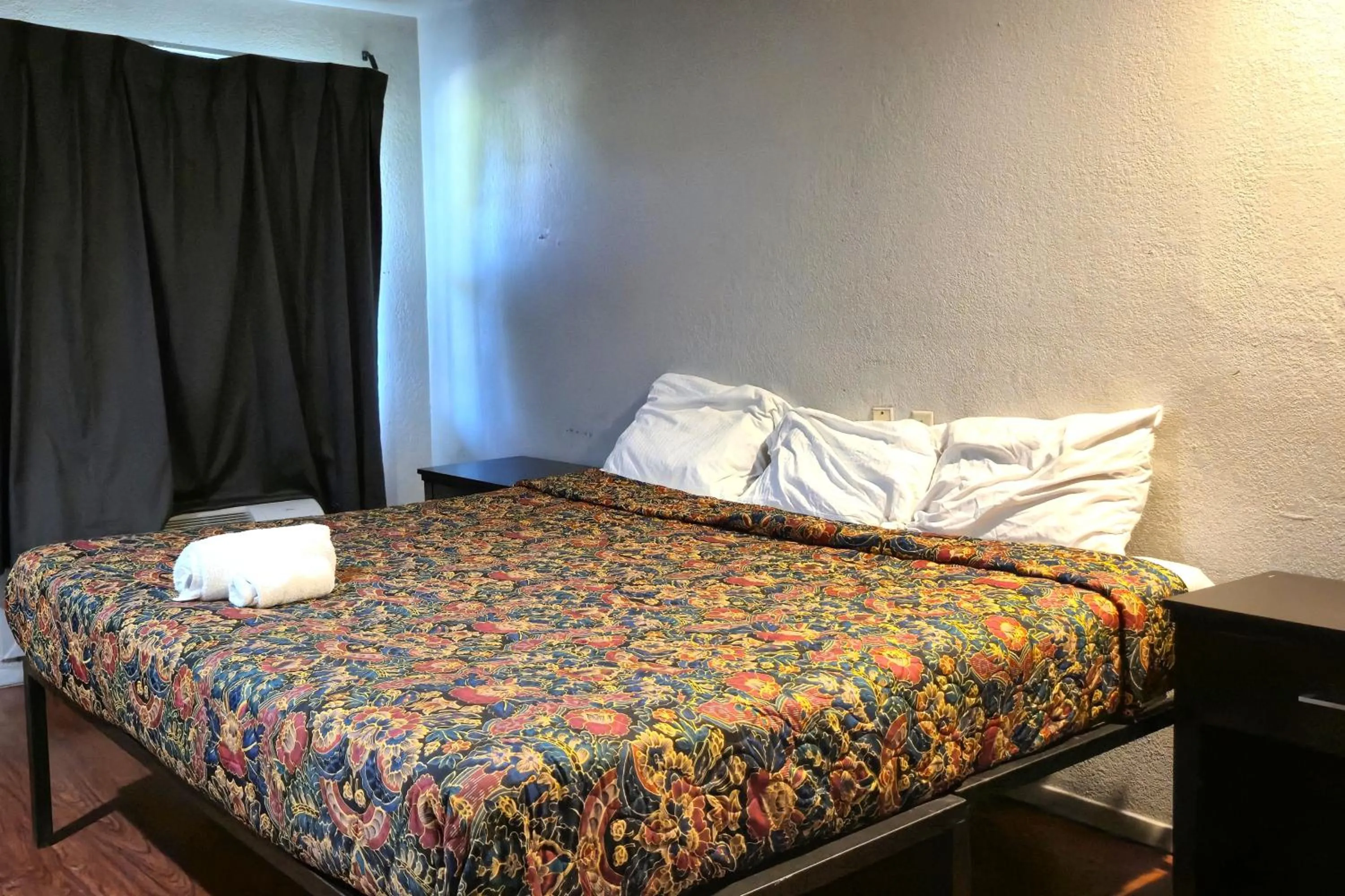 Bedroom, Bed in Deluxe Inn Motel By OYO Grand Prairie Interstate 30