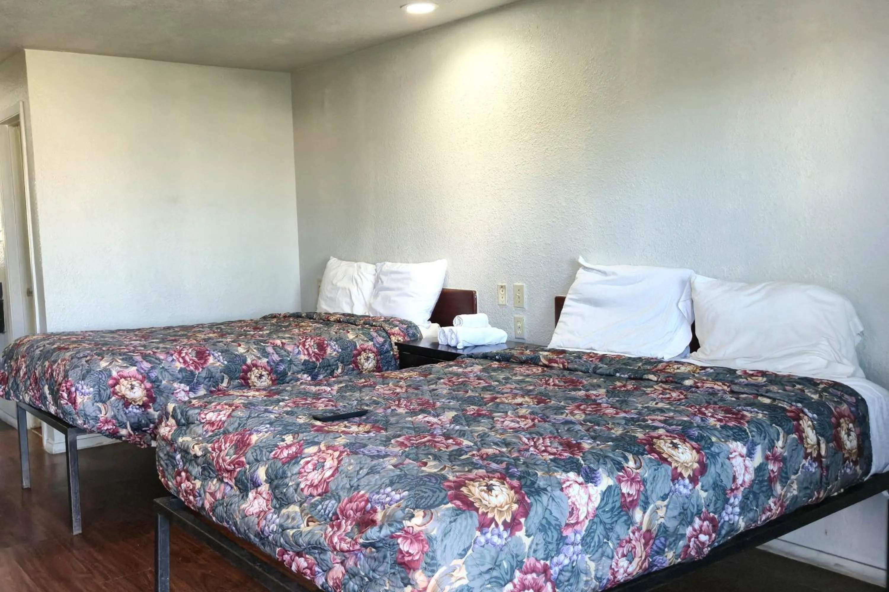 Bedroom, Bed in Deluxe Inn Motel By OYO Grand Prairie Interstate 30