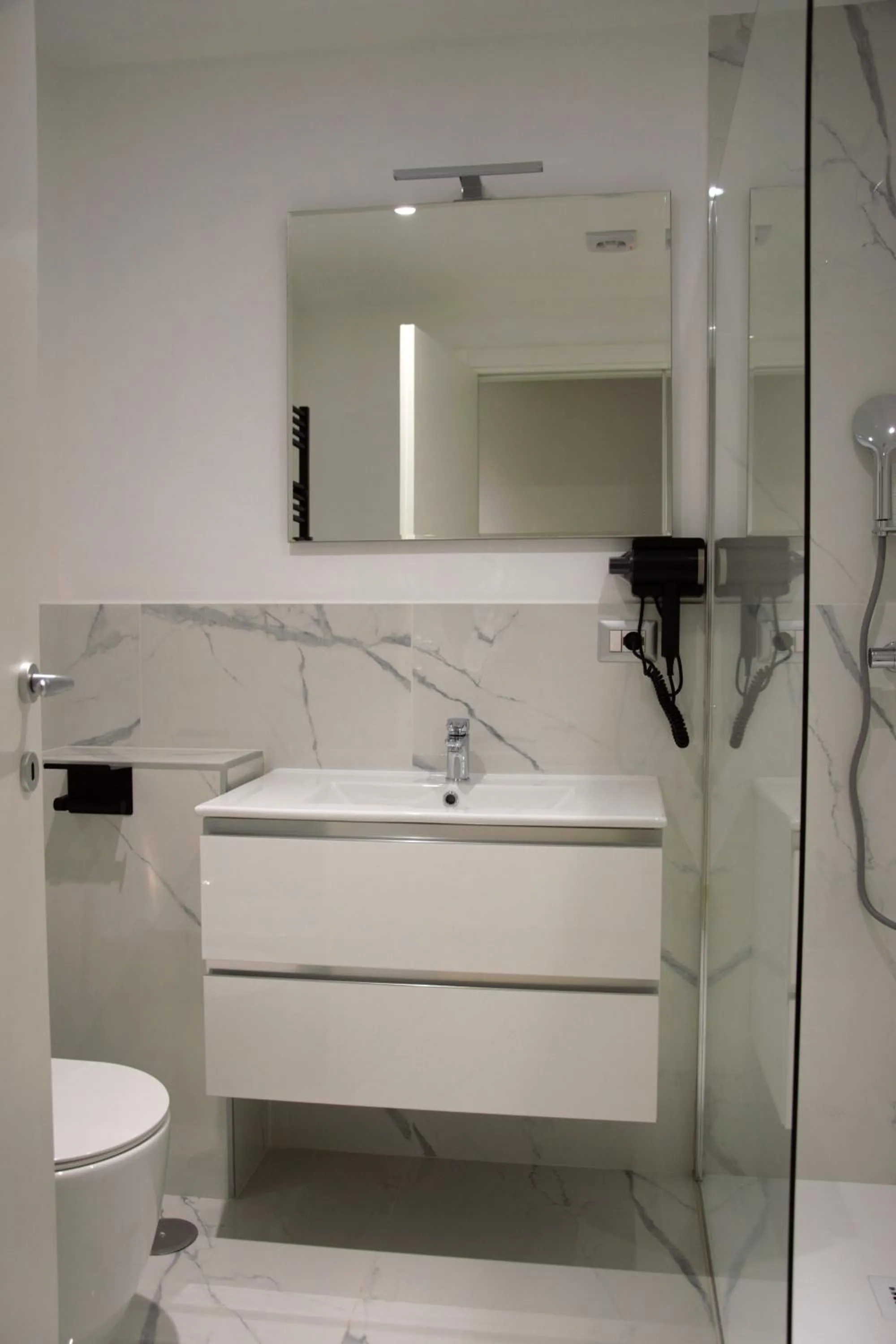 Shower in Domus Dea Roma by Trinità