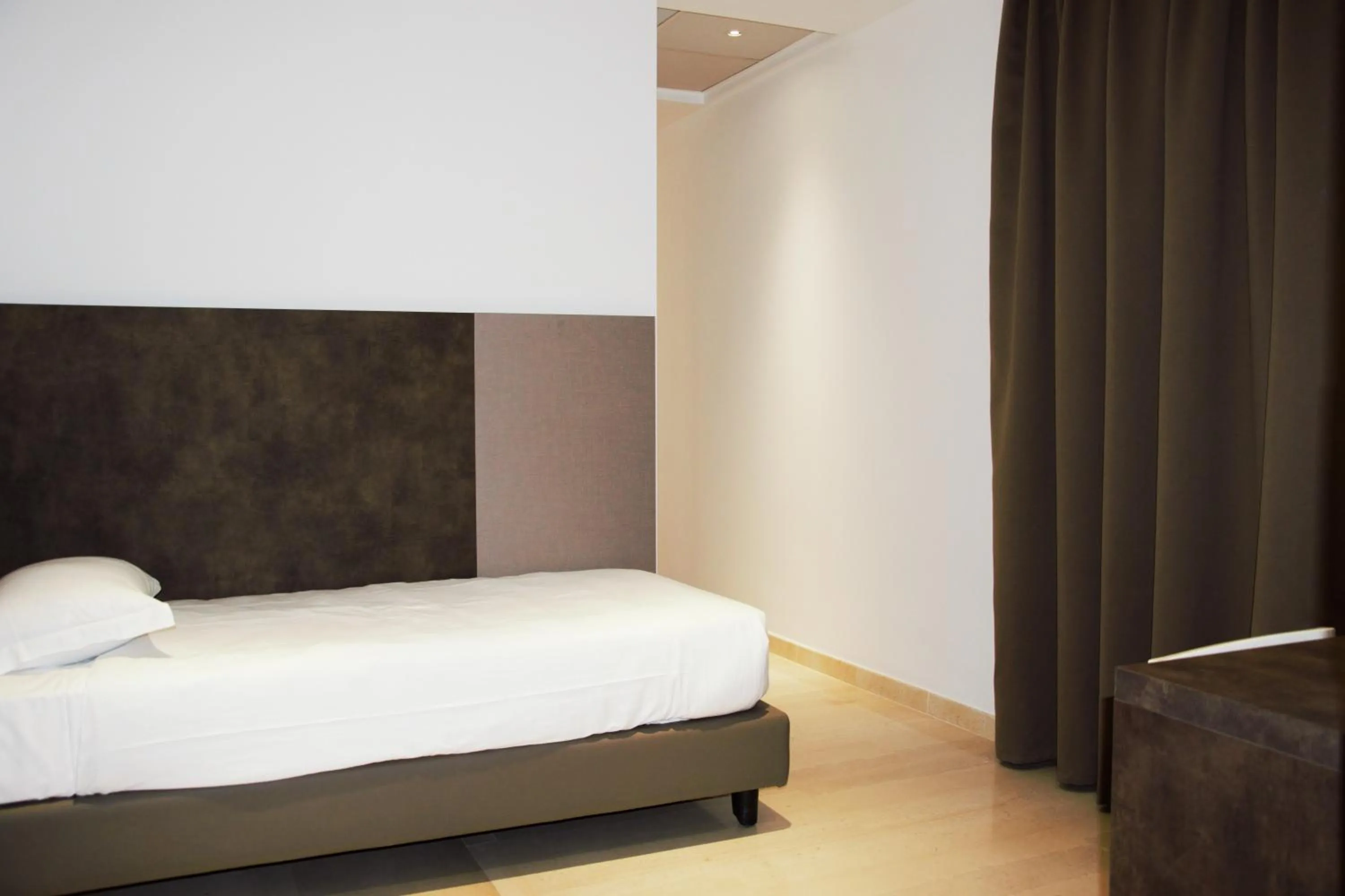 Bed in Domus Dea Roma by Trinità