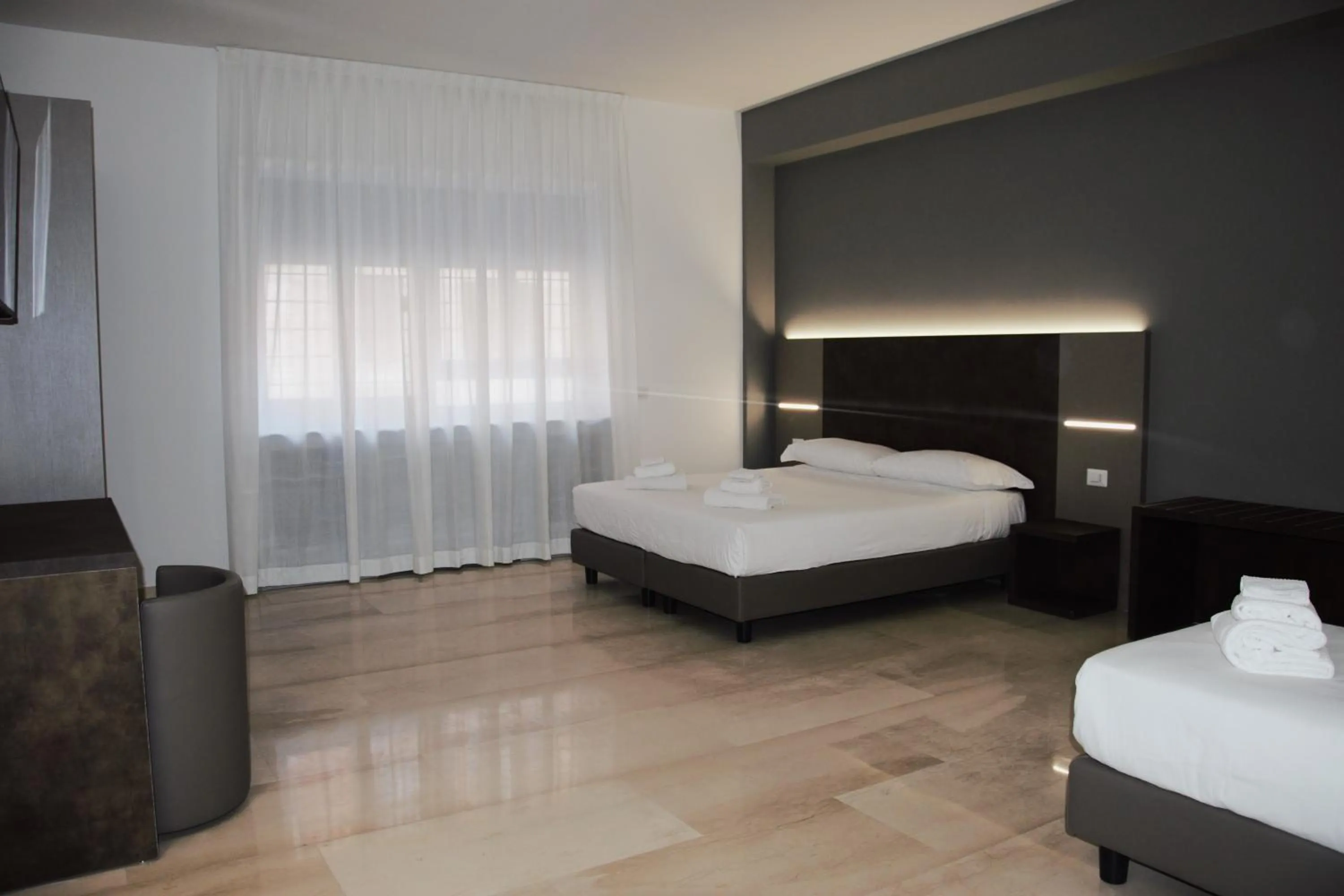 Bed in Domus Dea Roma by Trinità