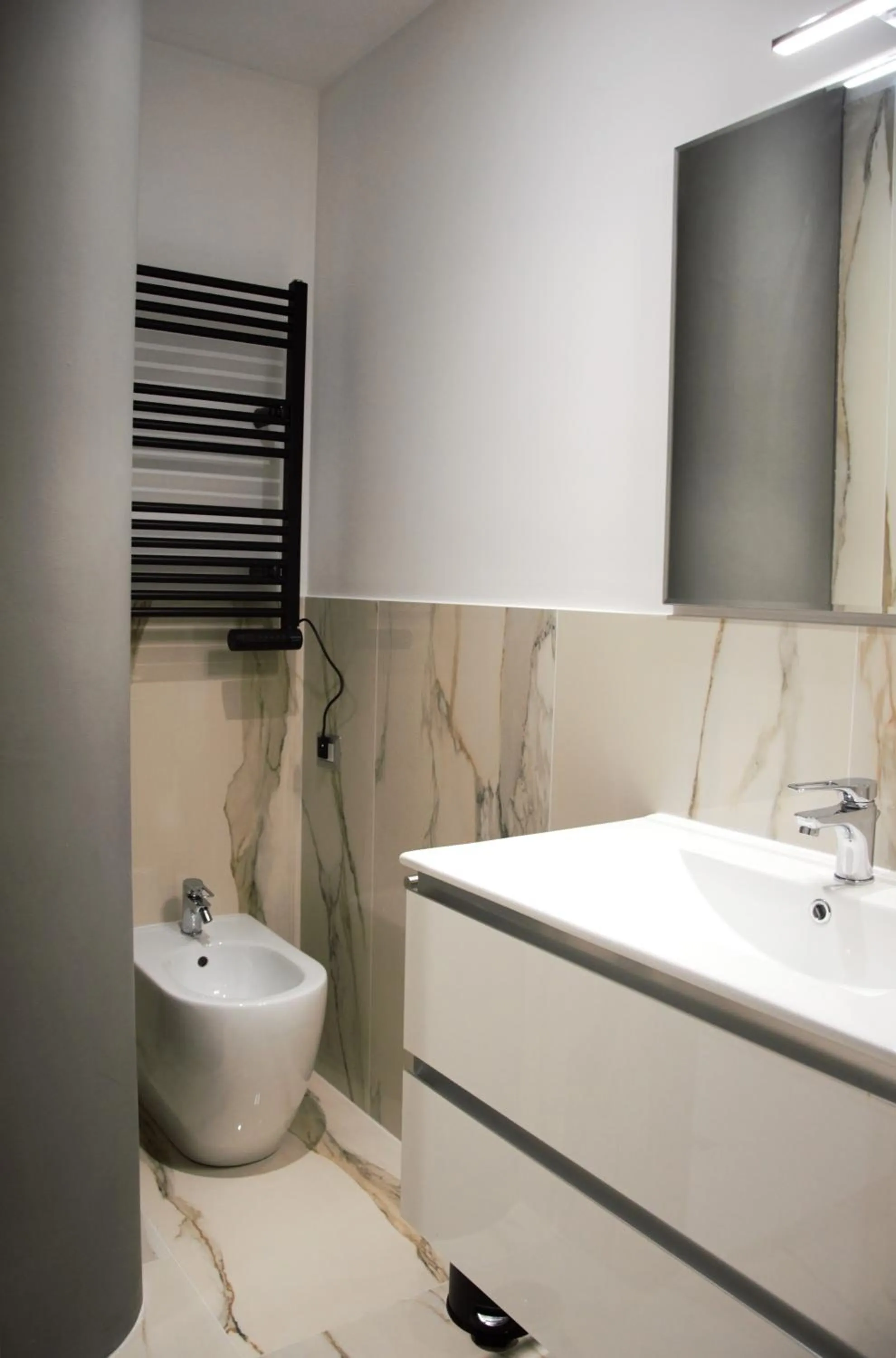 Bathroom in Domus Dea Roma by Trinità