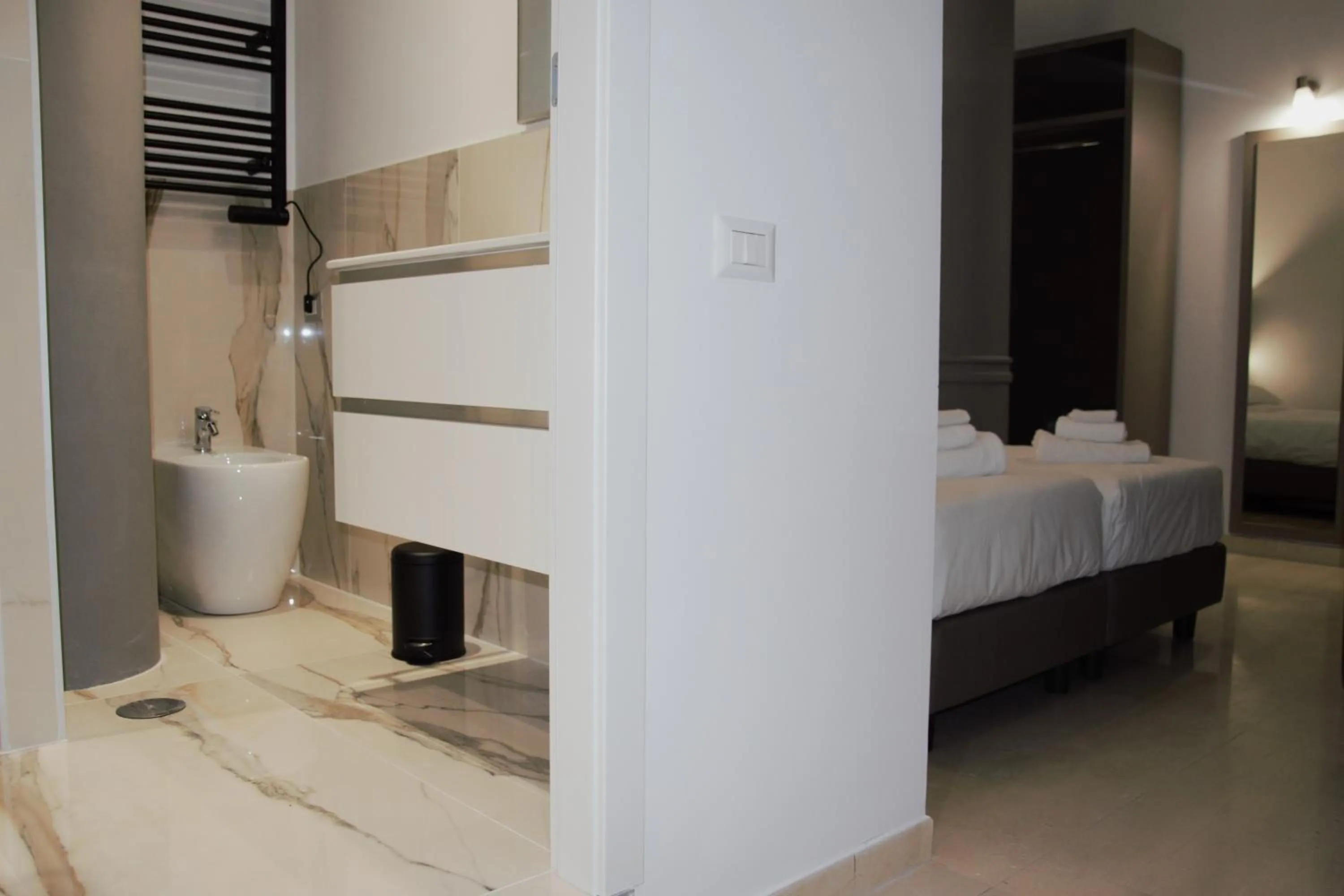 Bathroom in Domus Dea Roma by Trinità