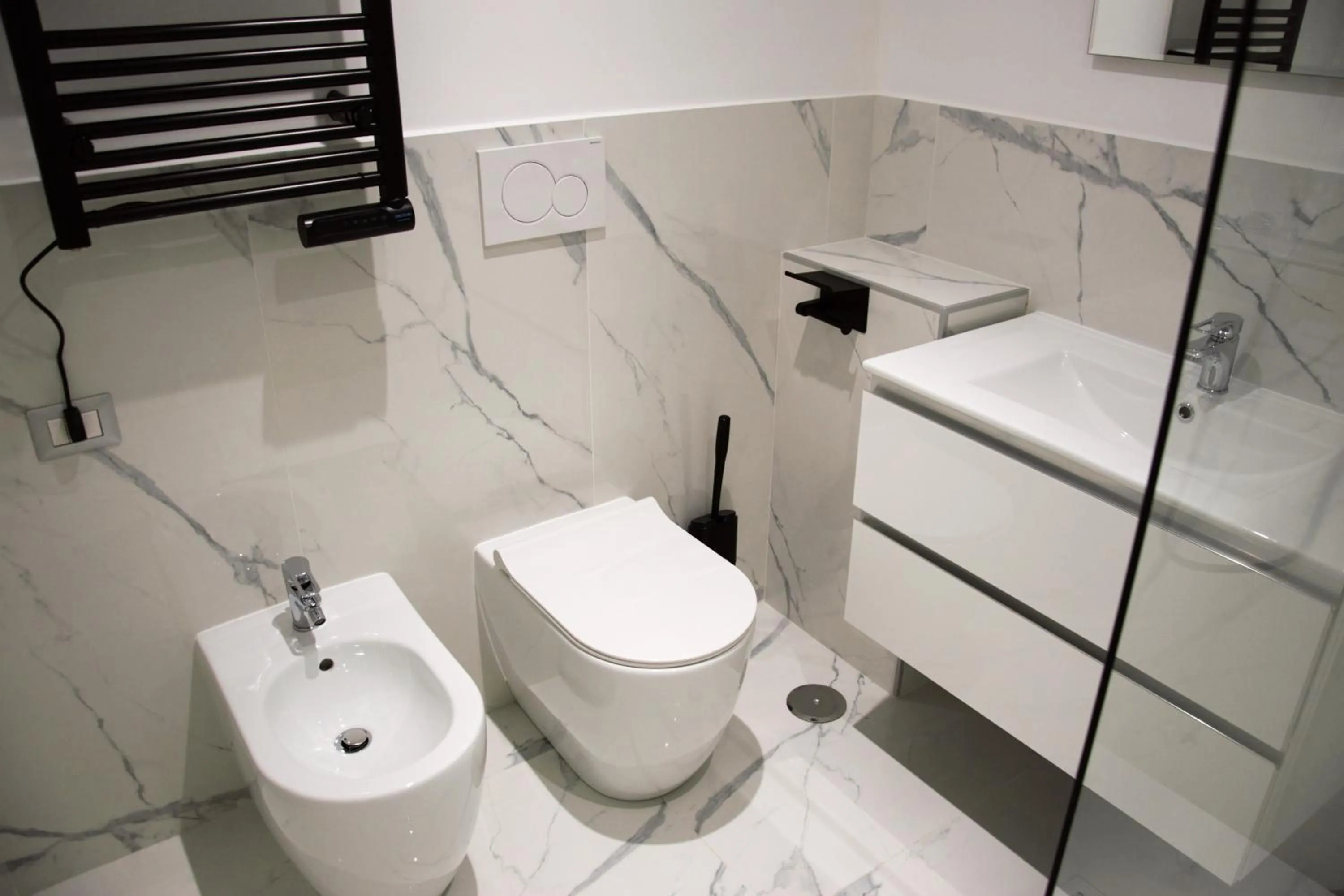 Shower in Domus Dea Roma by Trinità